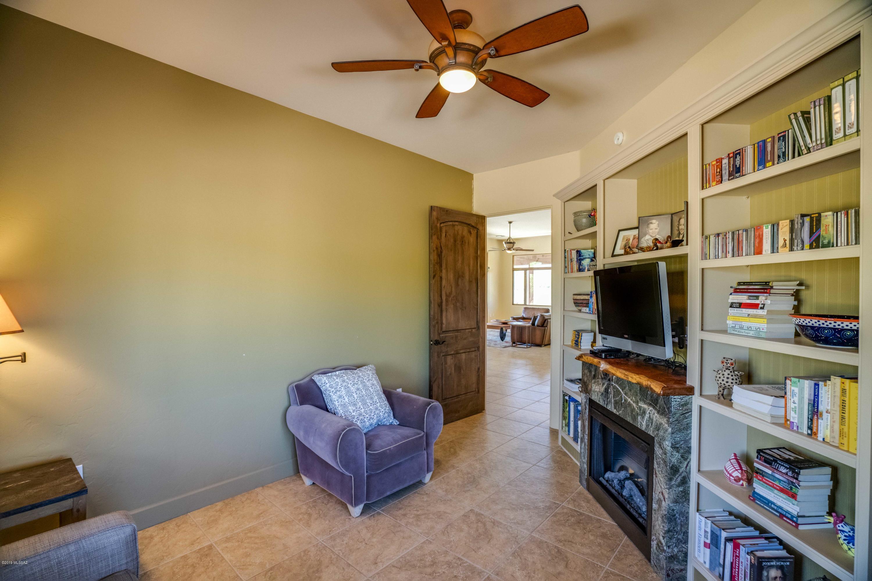 916 W Placita Quieta