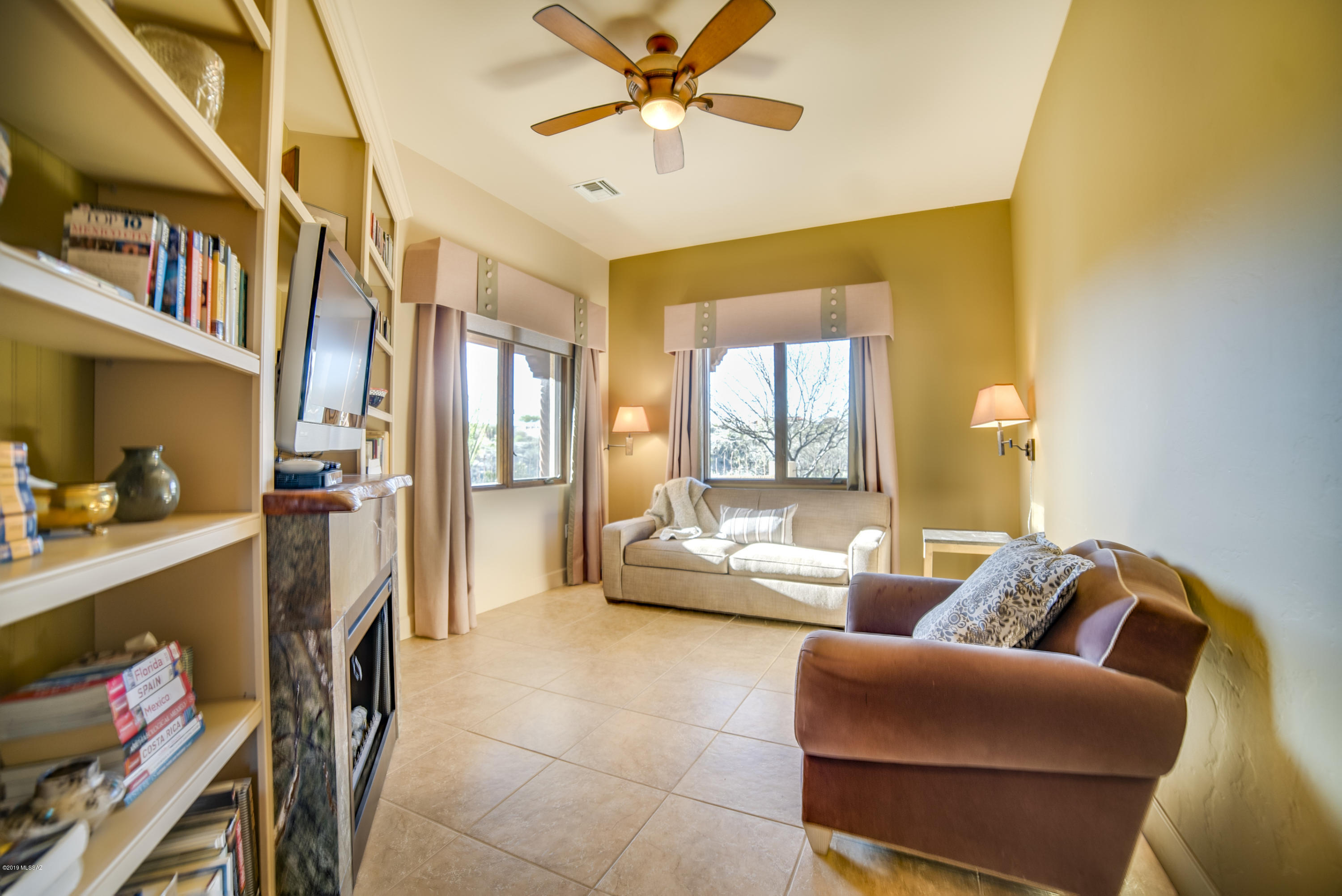 916 W Placita Quieta