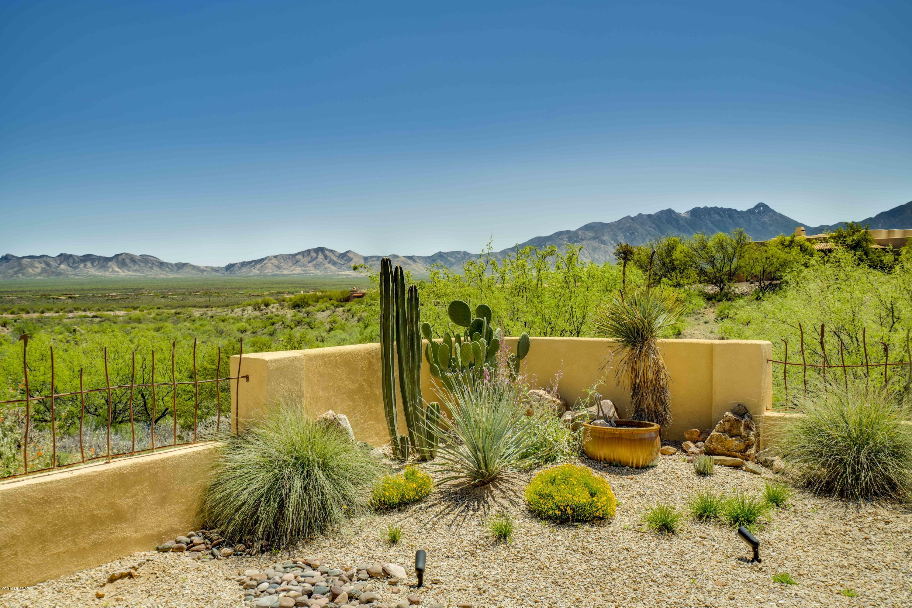 916 W Placita Quieta