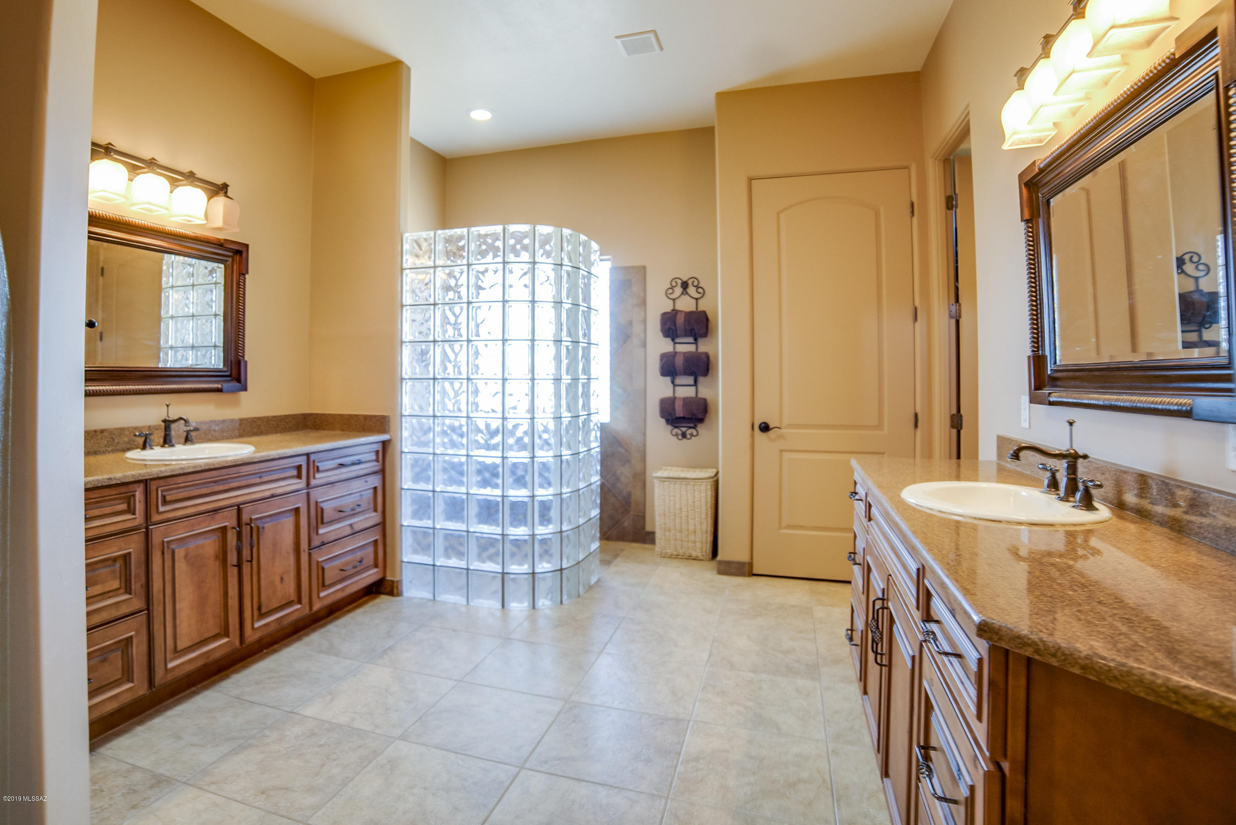 916 W Placita Quieta