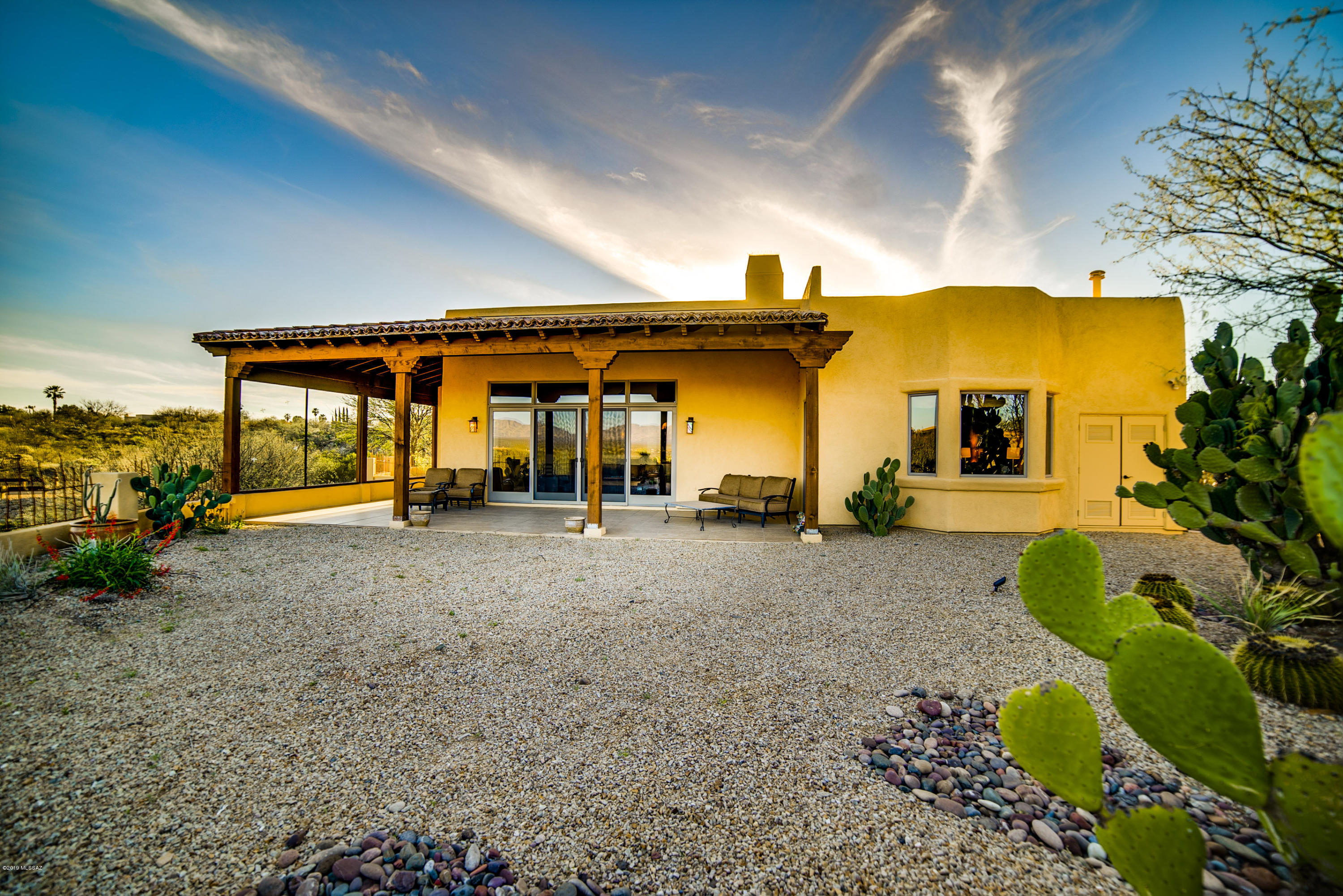 916 W Placita Quieta