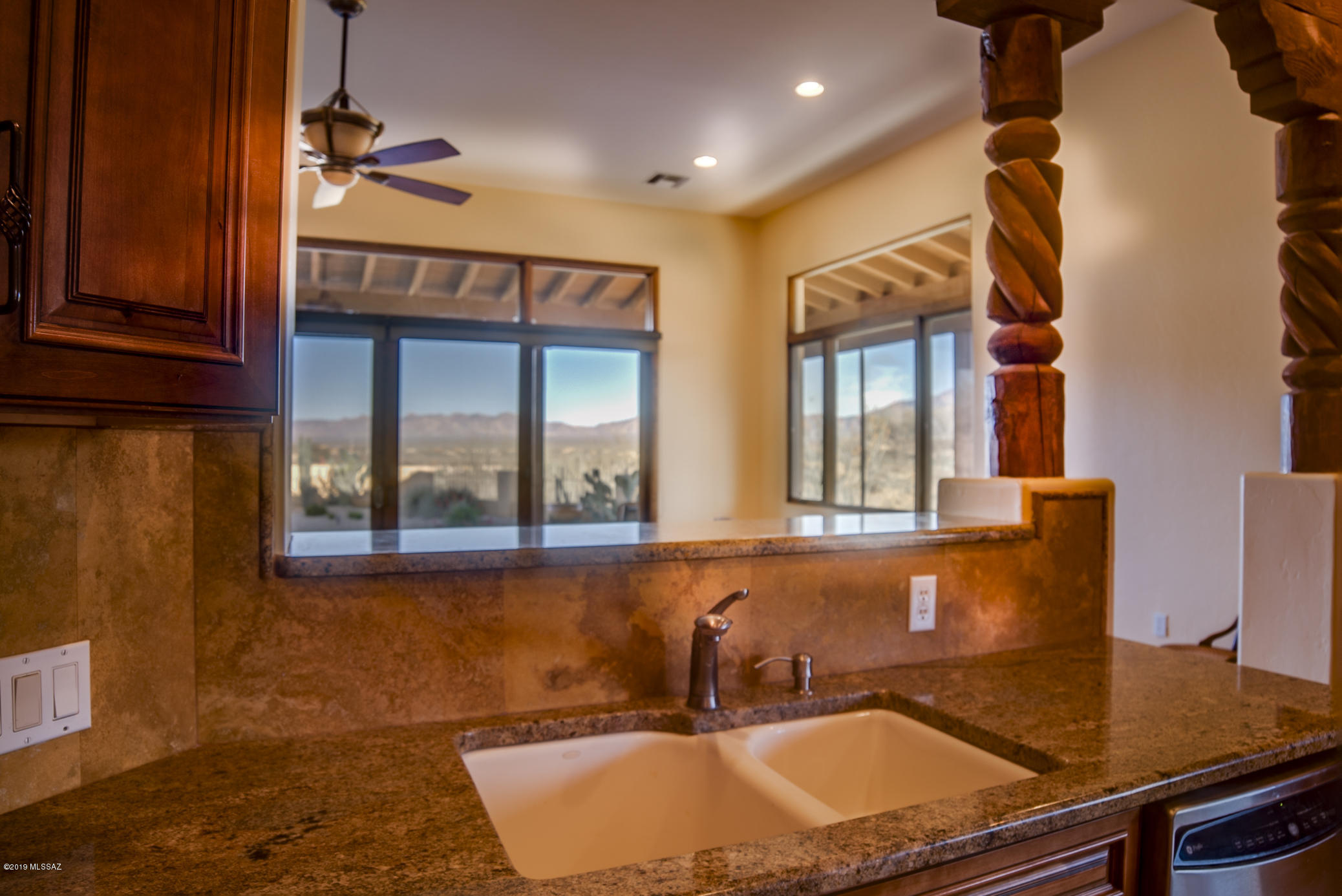 916 W Placita Quieta