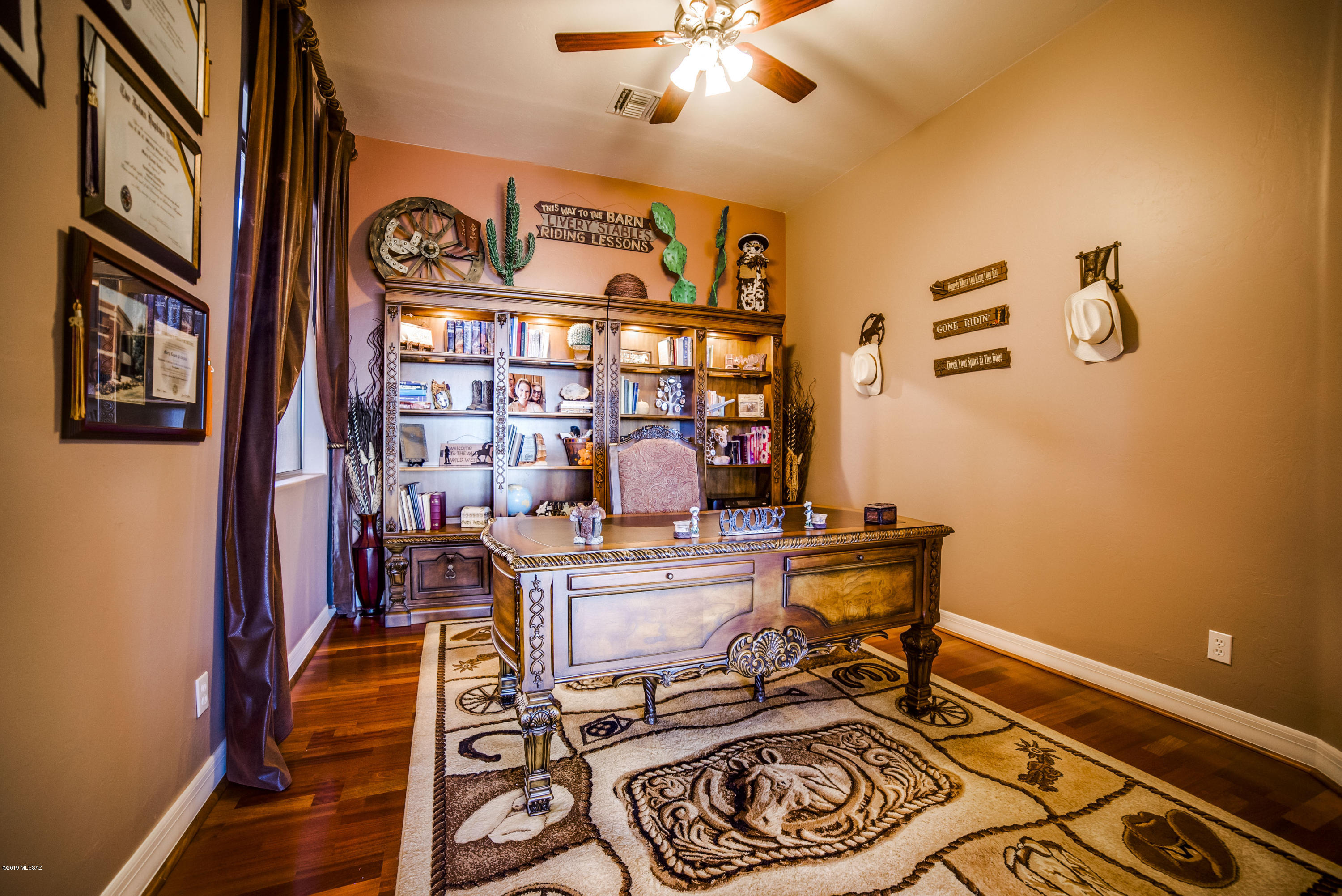 811 E Florida Saddle Court