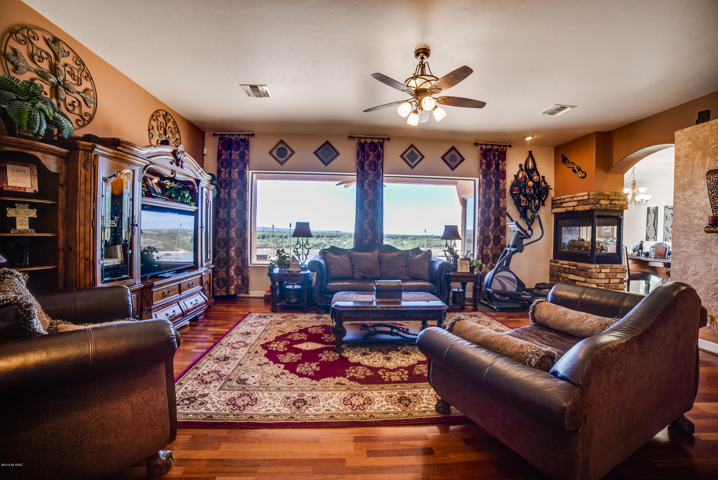 811 E Florida Saddle Court