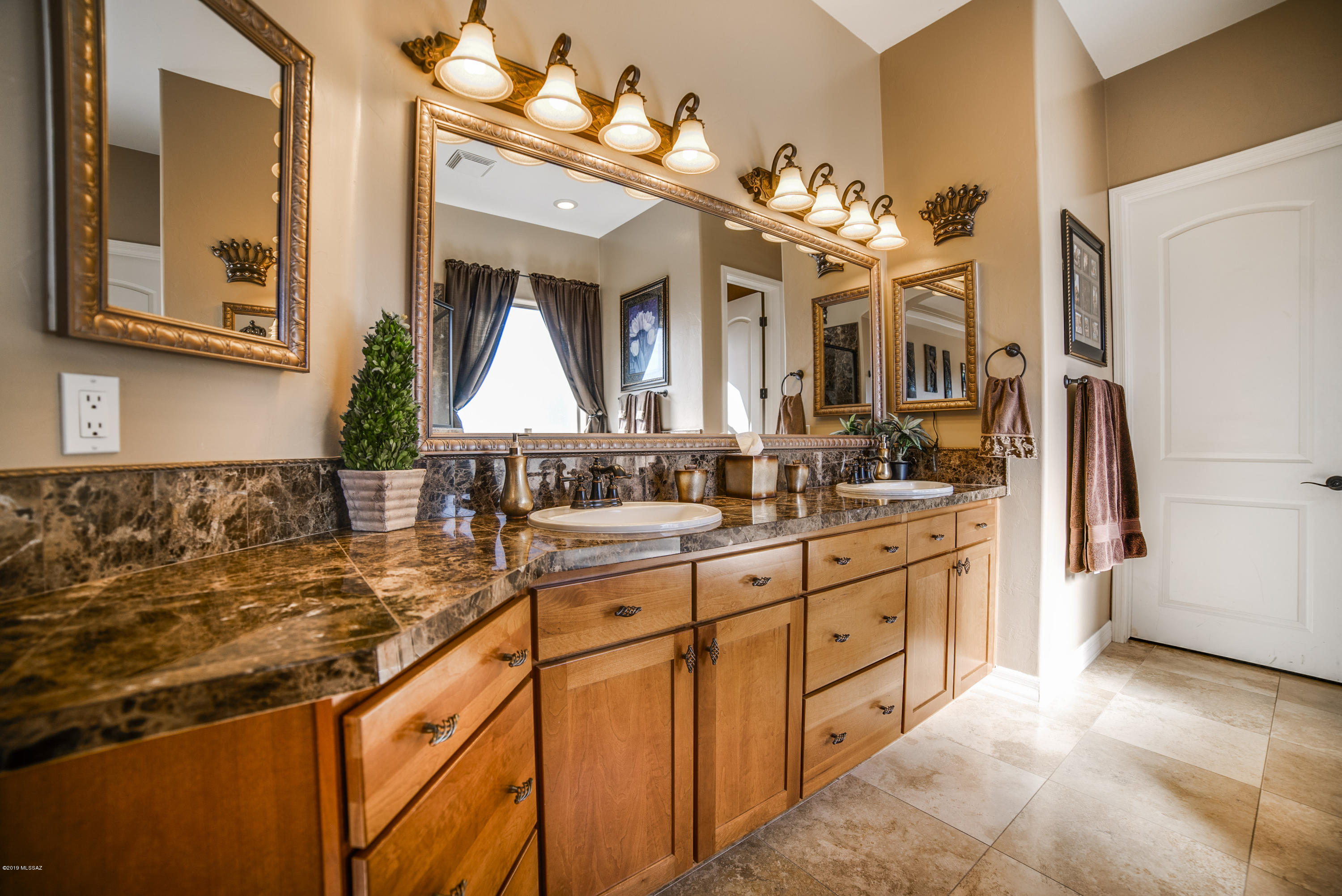 811 E Florida Saddle Court