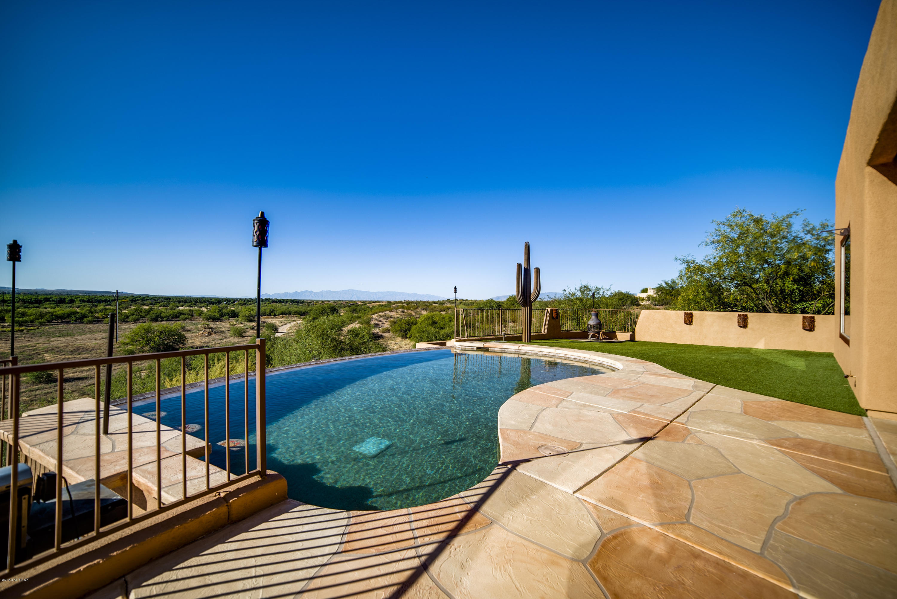 811 E Florida Saddle Court