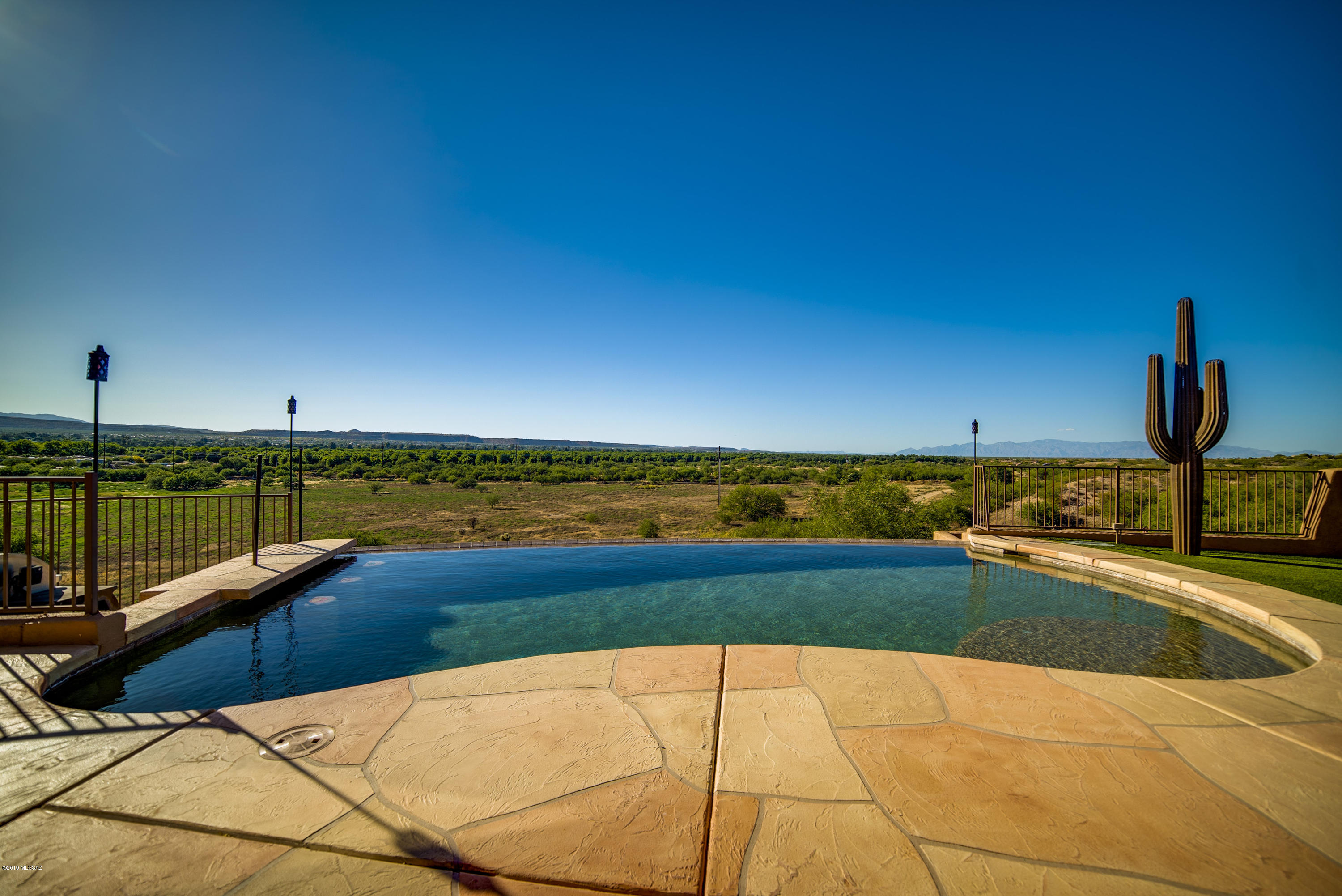 811 E Florida Saddle Court