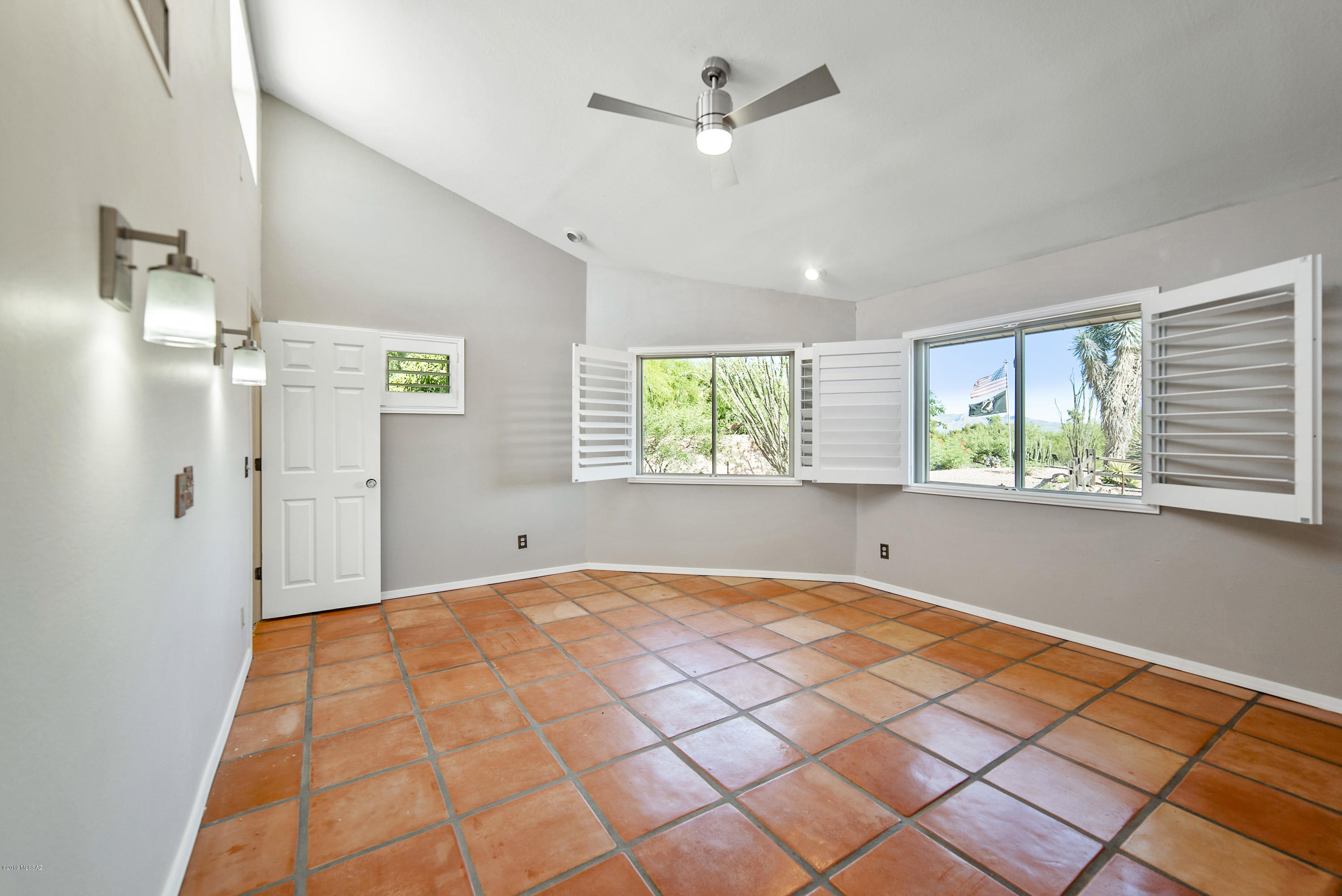 1380 W Placita De La Cotonia