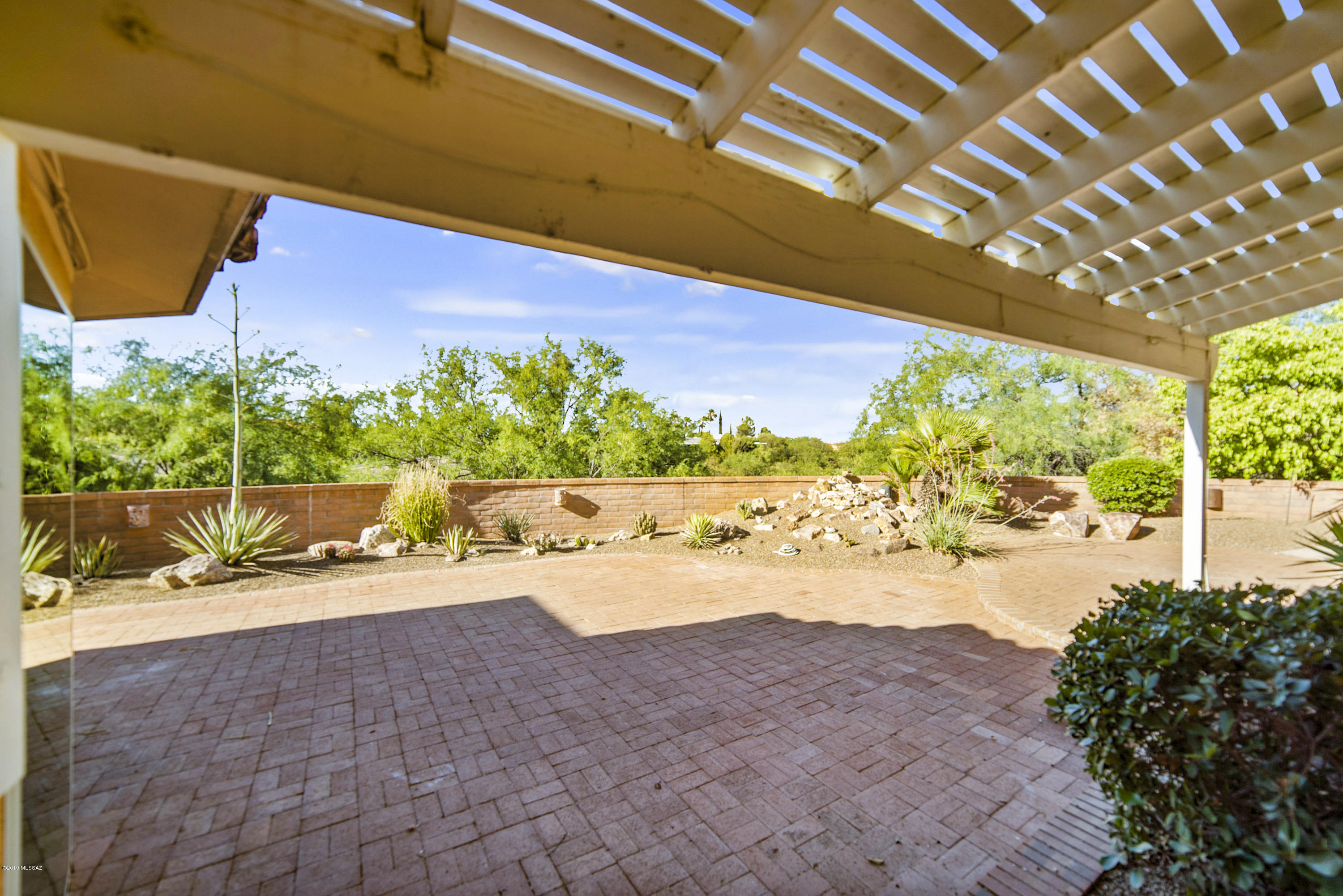 1380 W Placita De La Cotonia