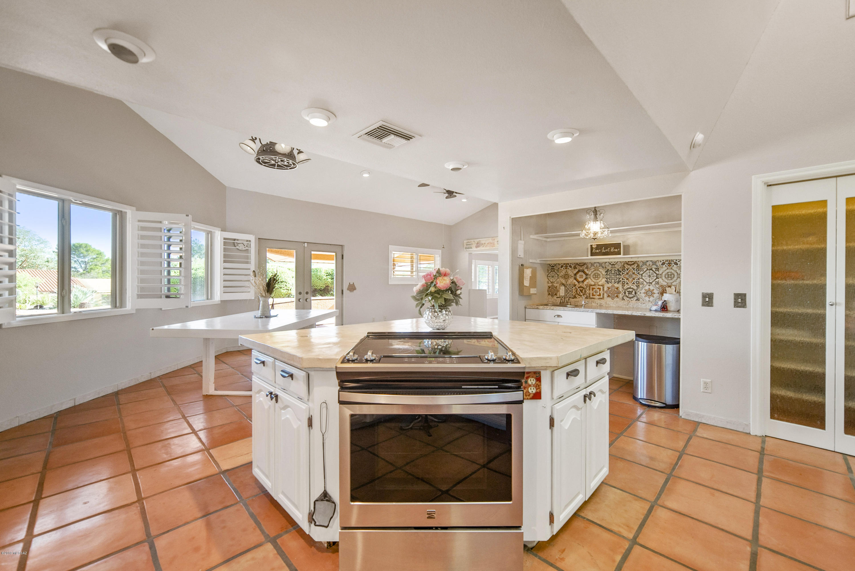 1380 W Placita De La Cotonia