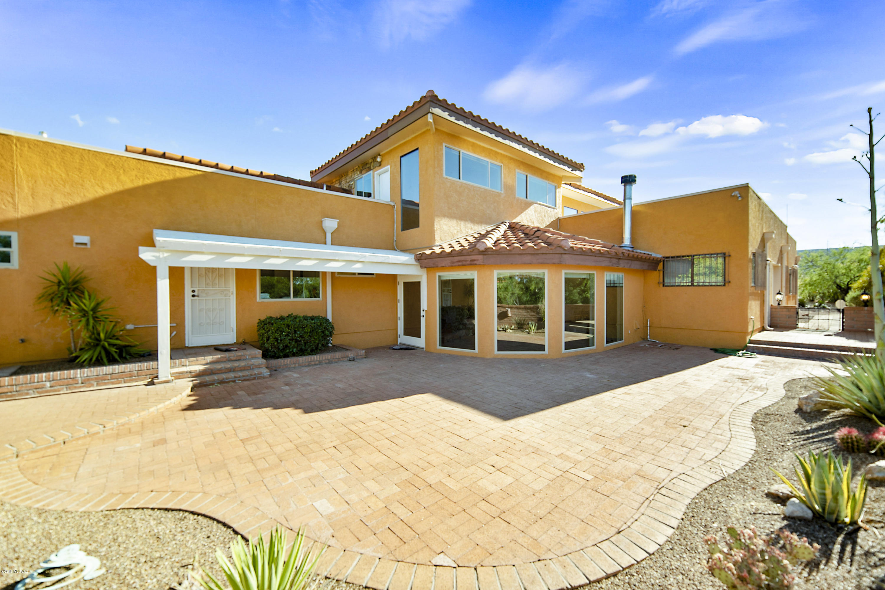 1380 W Placita De La Cotonia