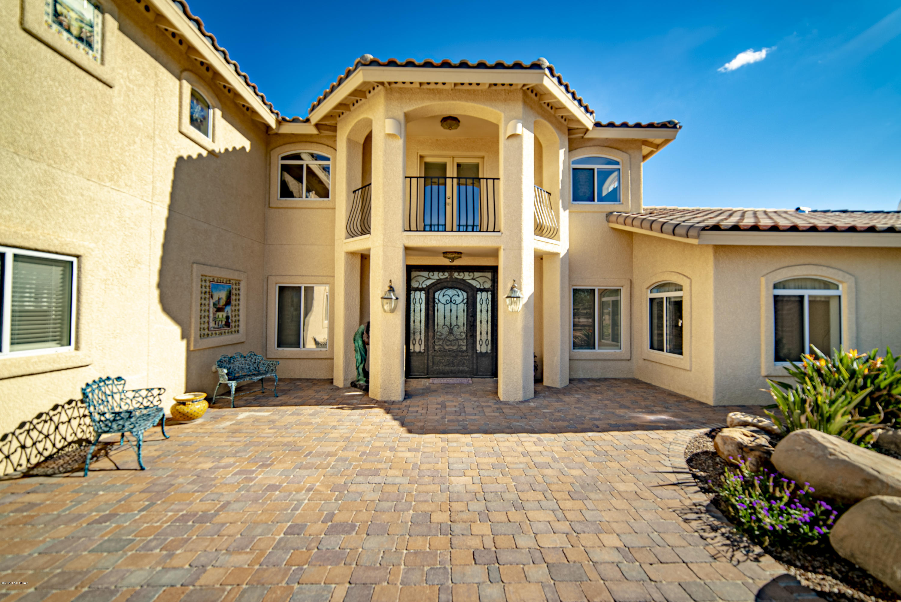1675 W Twin Buttes Road