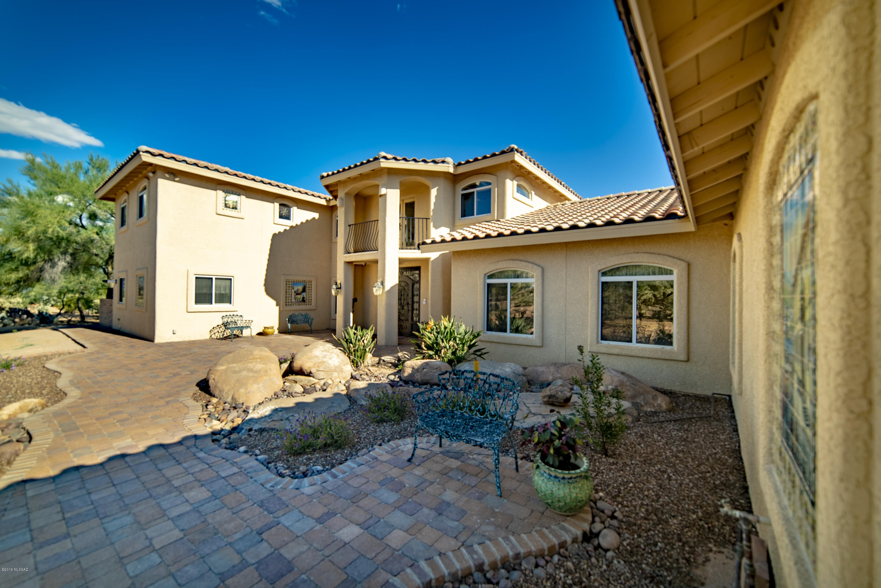 1675 W Twin Buttes Road