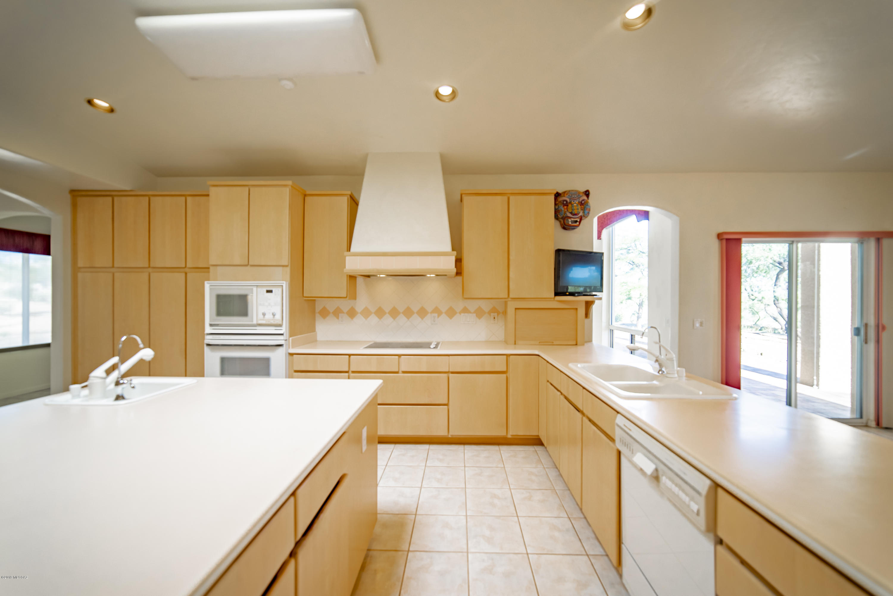 1675 W Twin Buttes Road