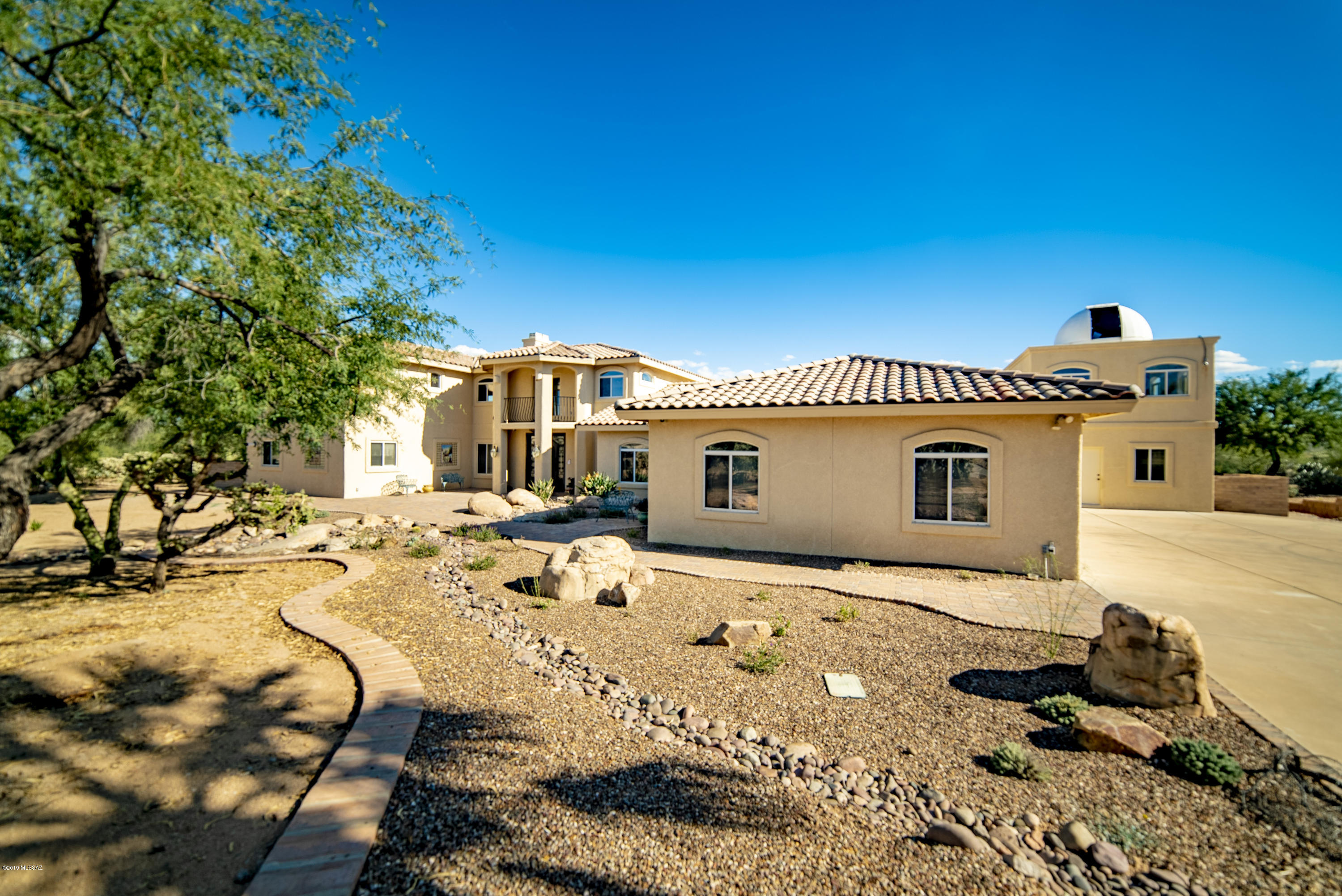 1675 W Twin Buttes Road