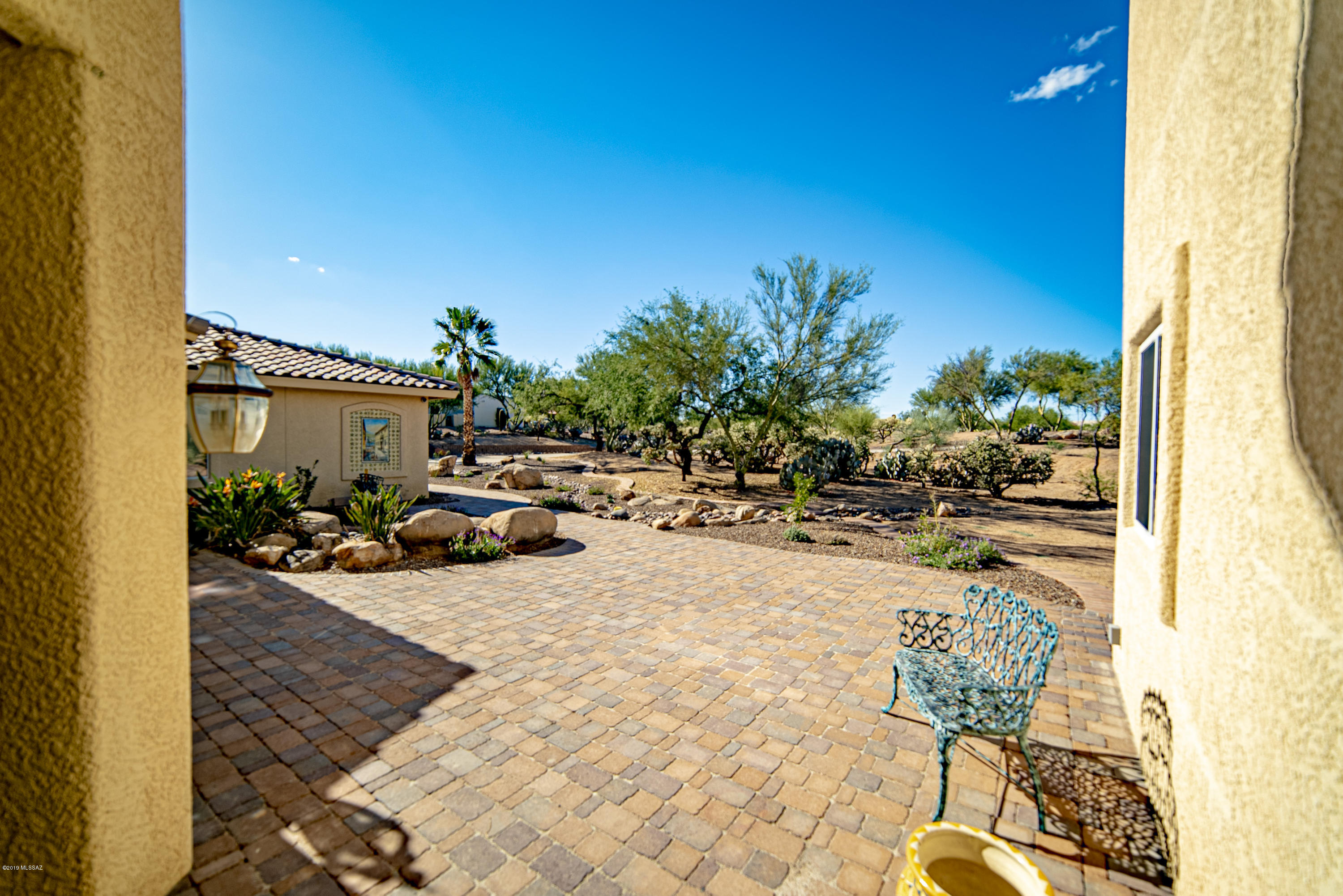 1675 W Twin Buttes Road