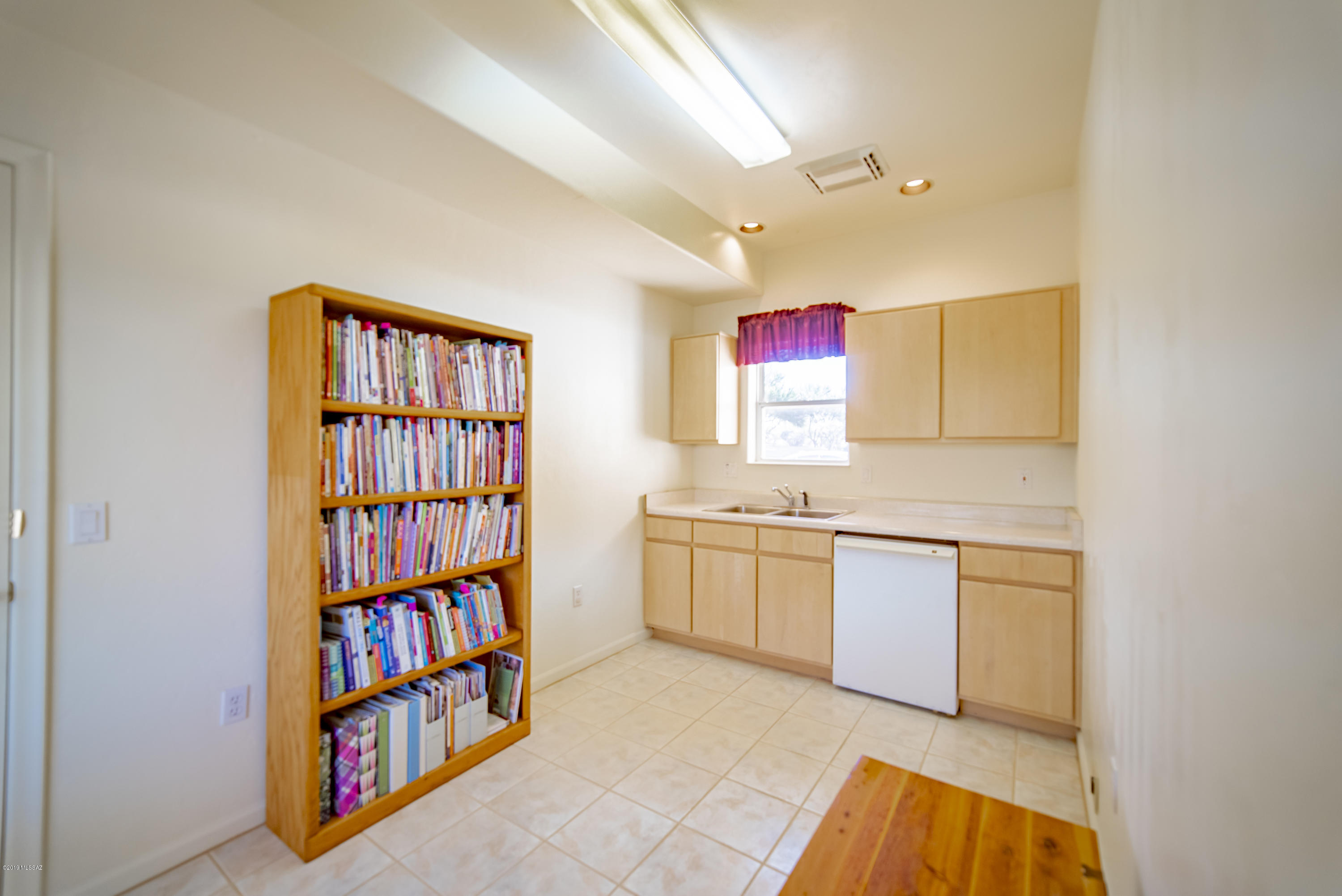 1675 W Twin Buttes Road