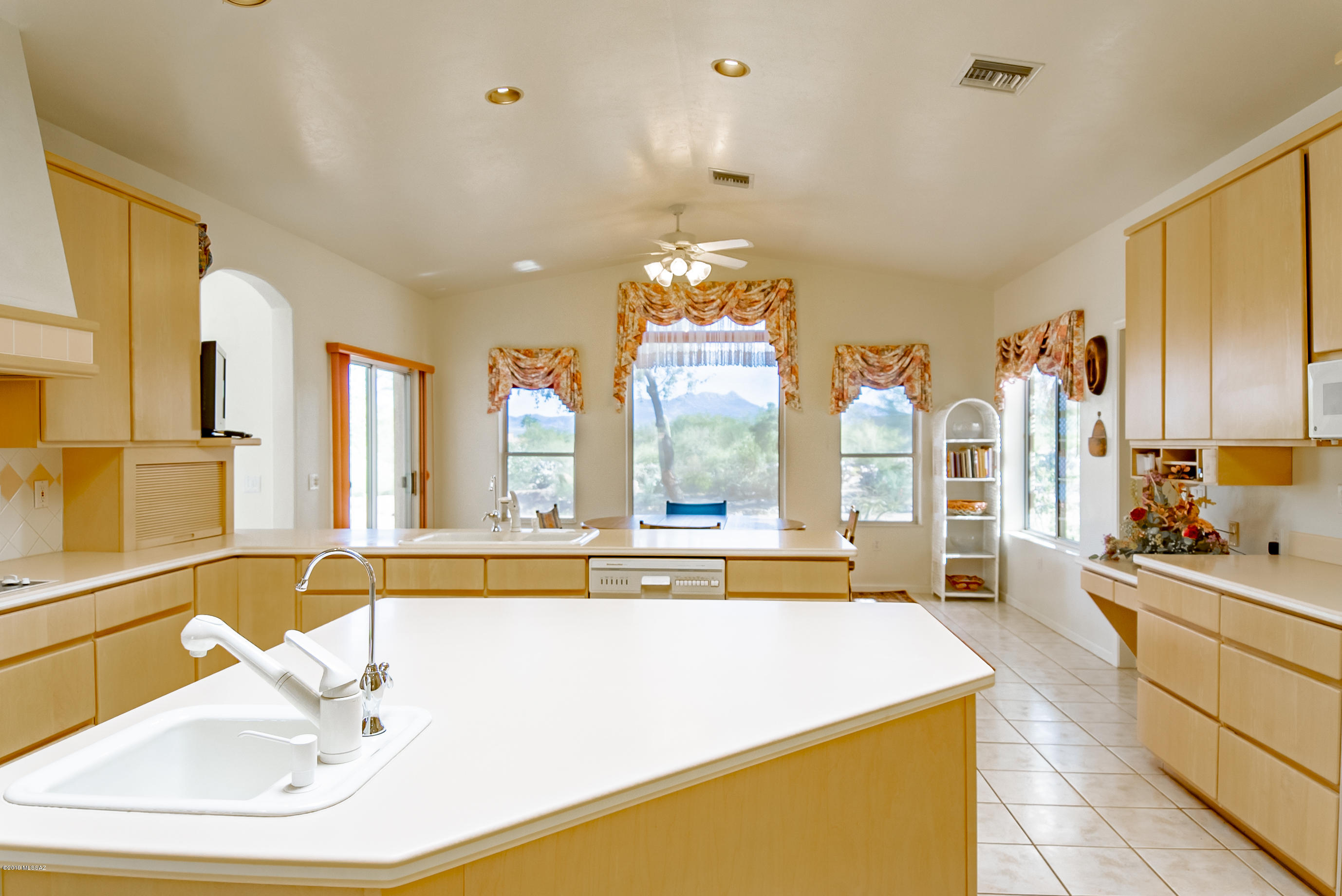 1675 W Twin Buttes Road