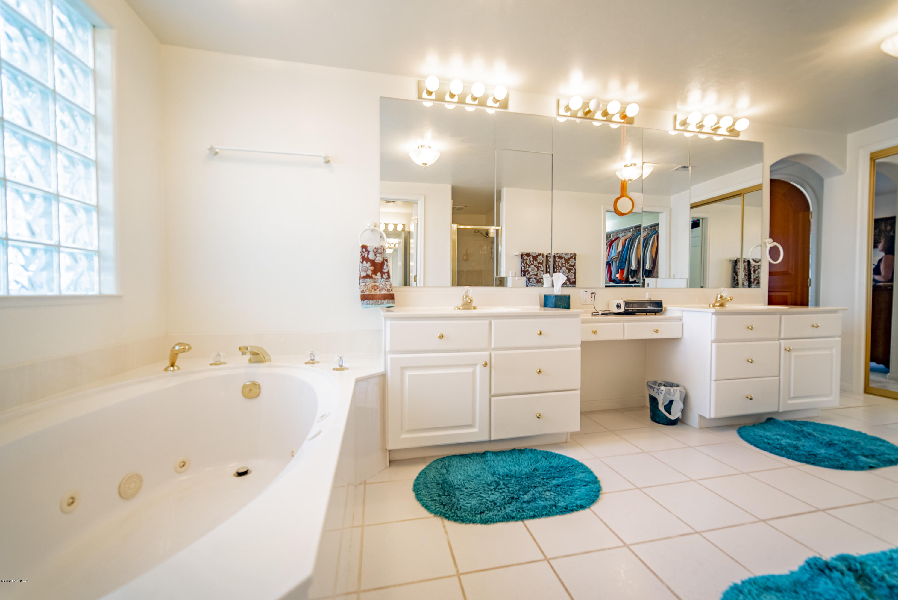 1675 W Twin Buttes Road