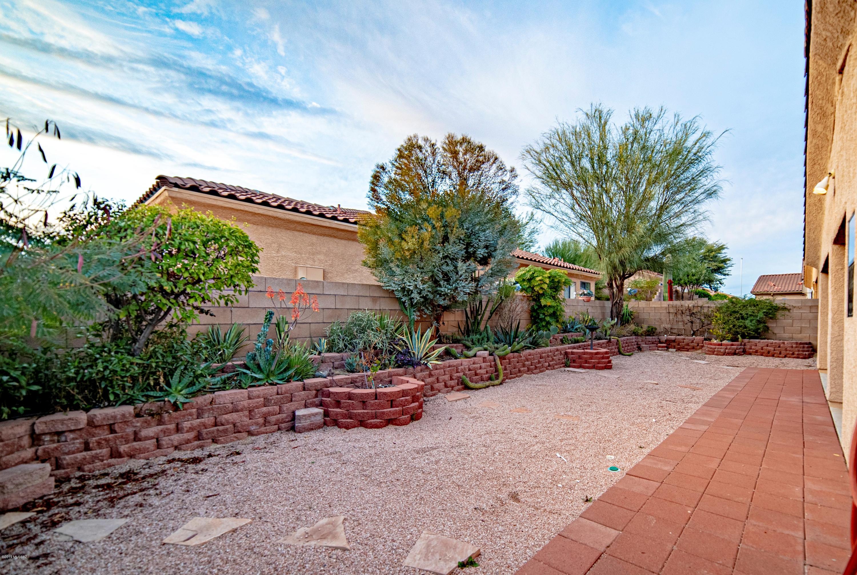 2193 N Avenida Del Petalo