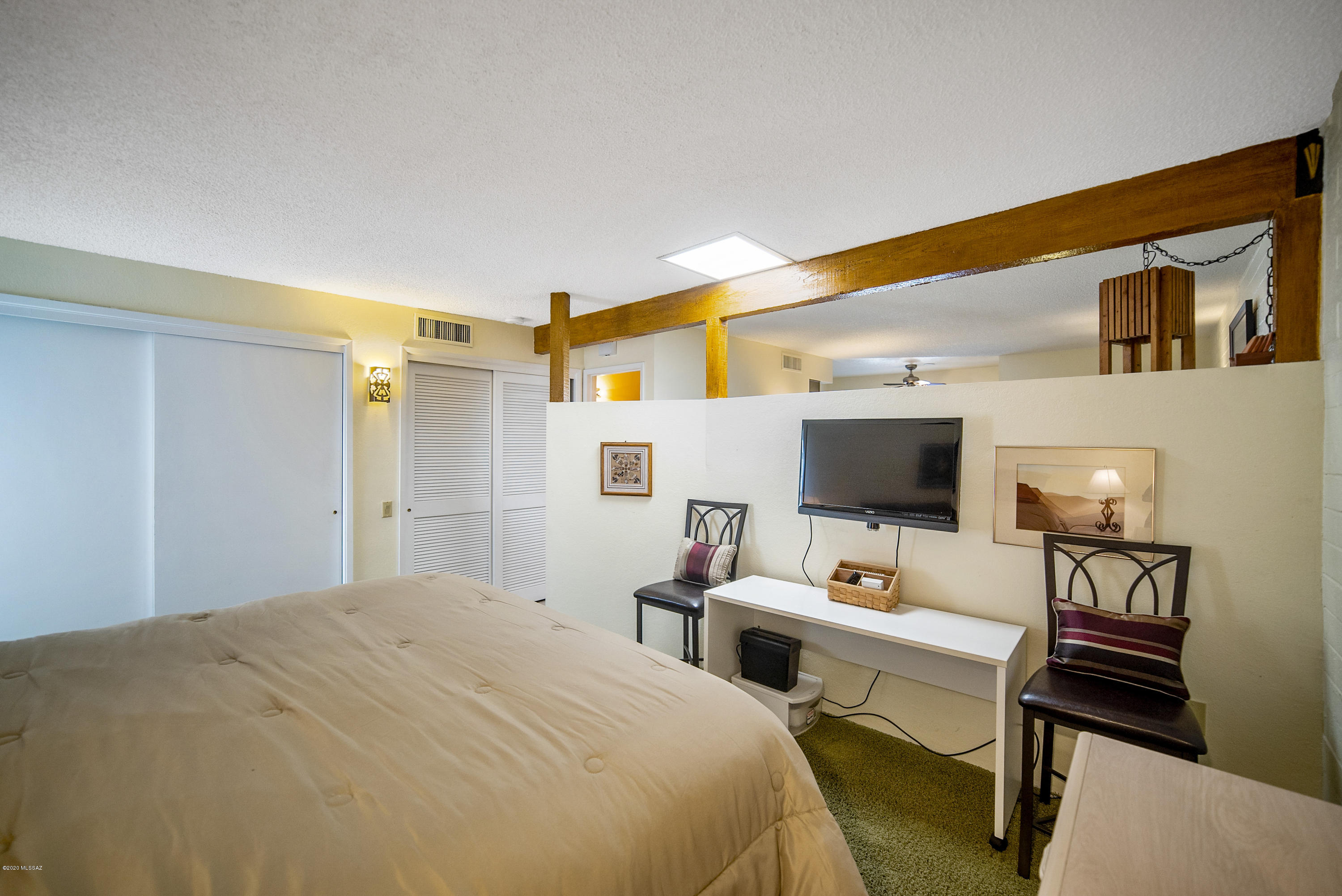 218 W Paseo Del Prado