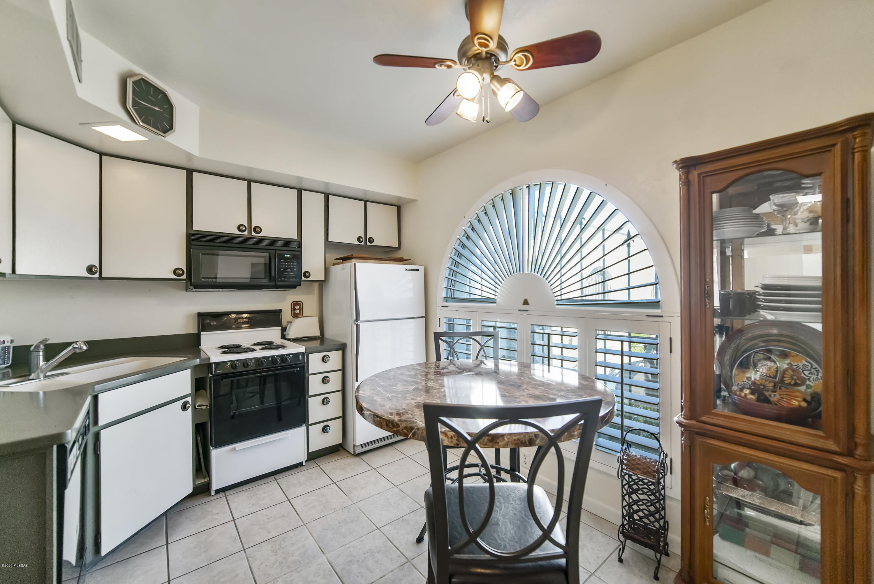 218 W Paseo Del Prado