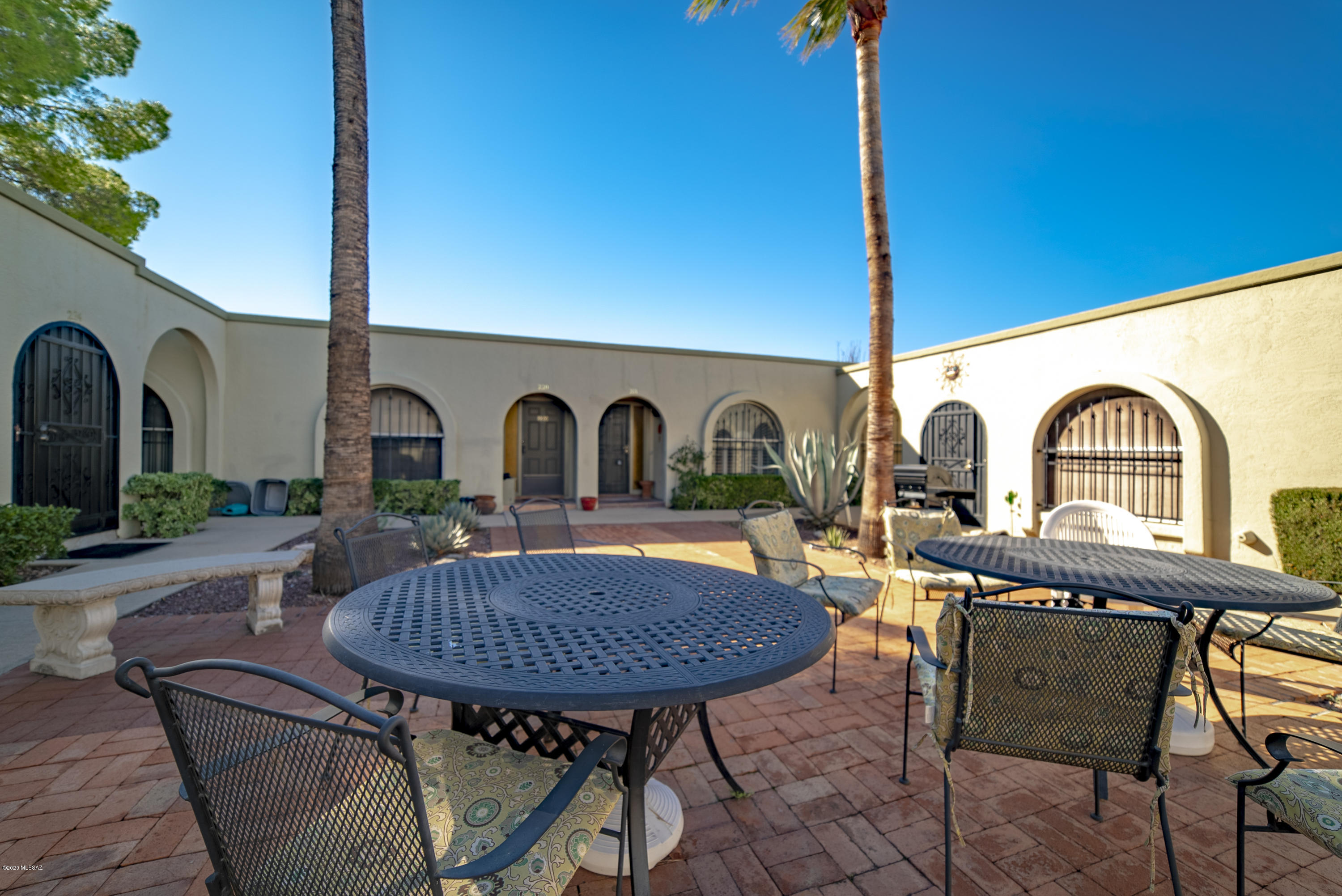 218 W Paseo Del Prado
