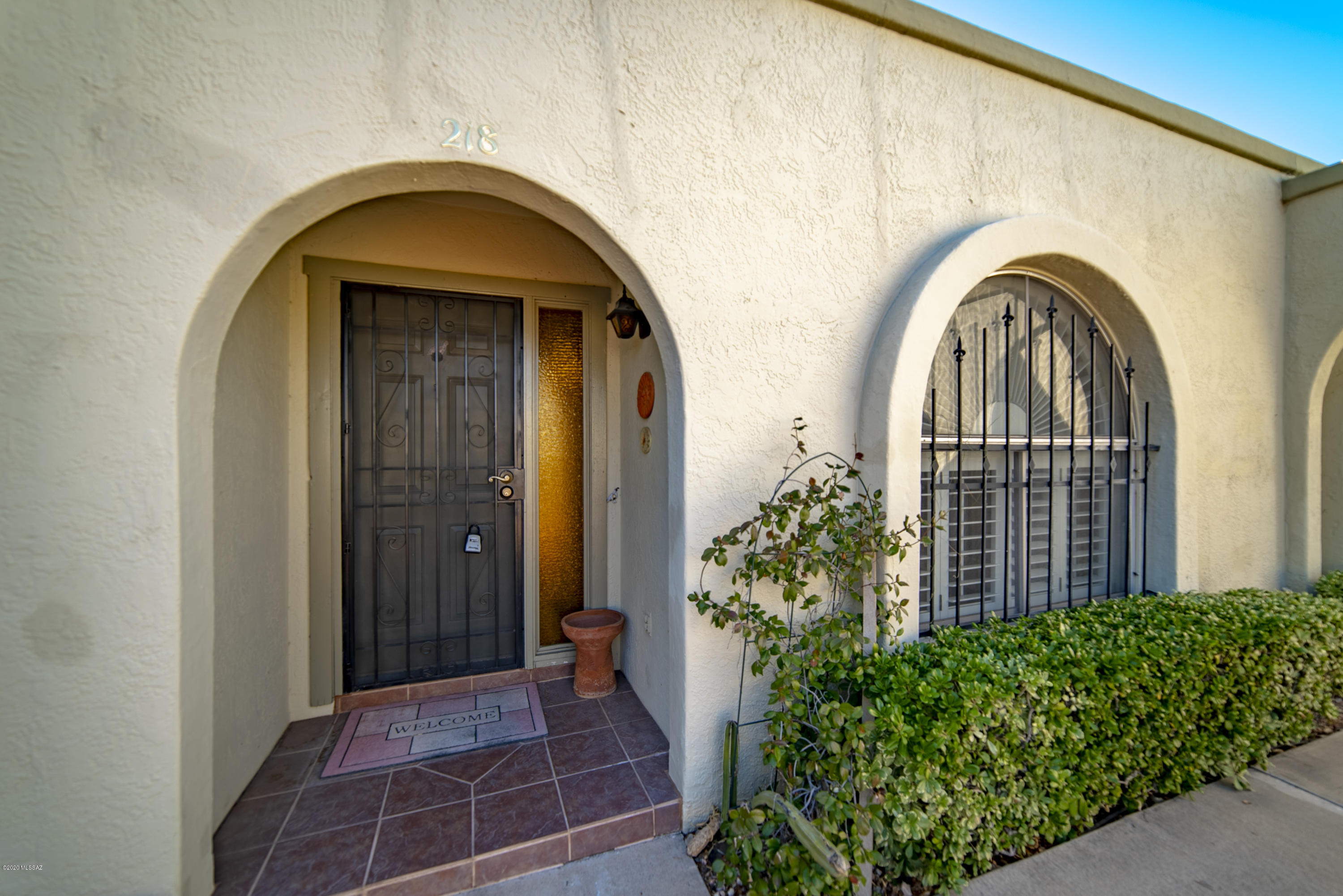 218 W Paseo Del Prado