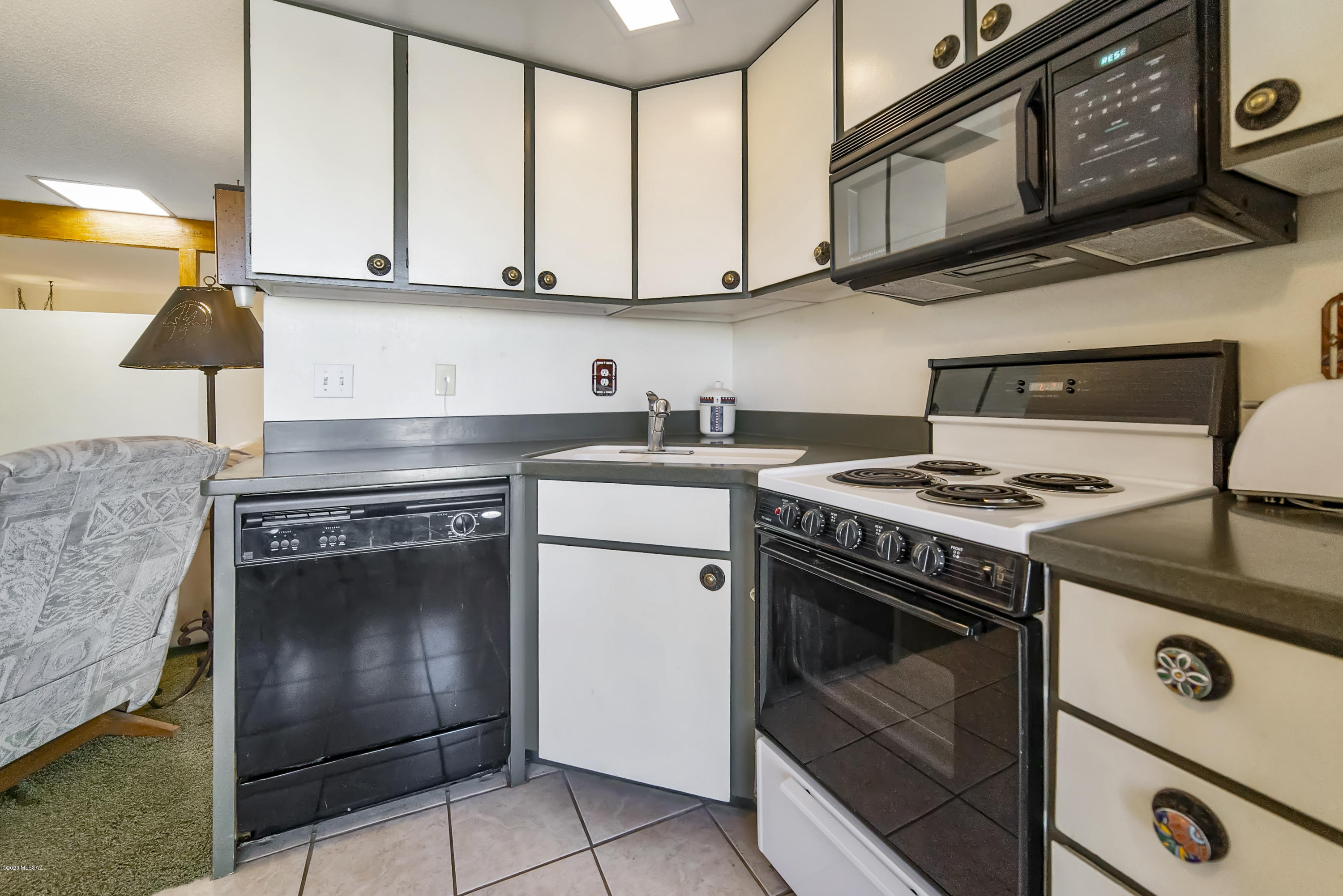 218 W Paseo Del Prado