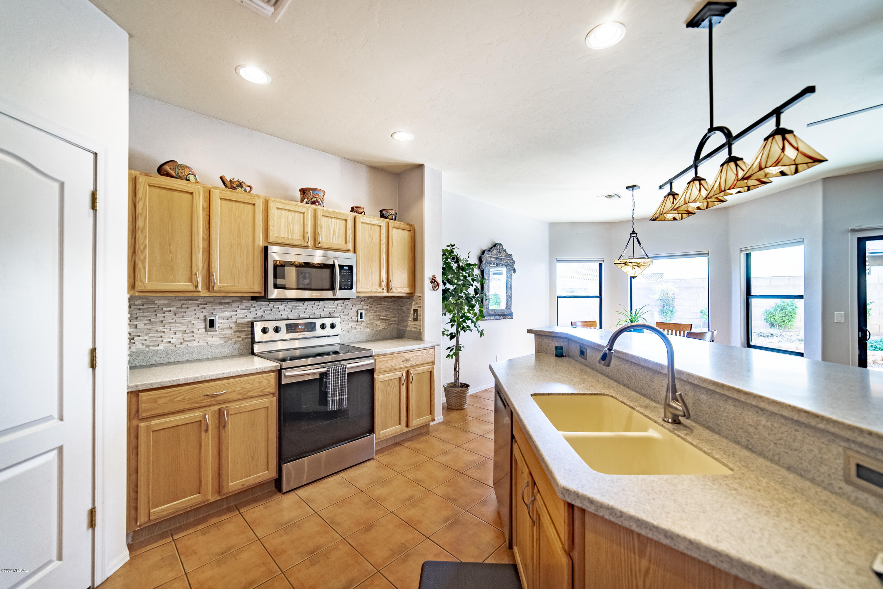 214 E Calle De La Semilla