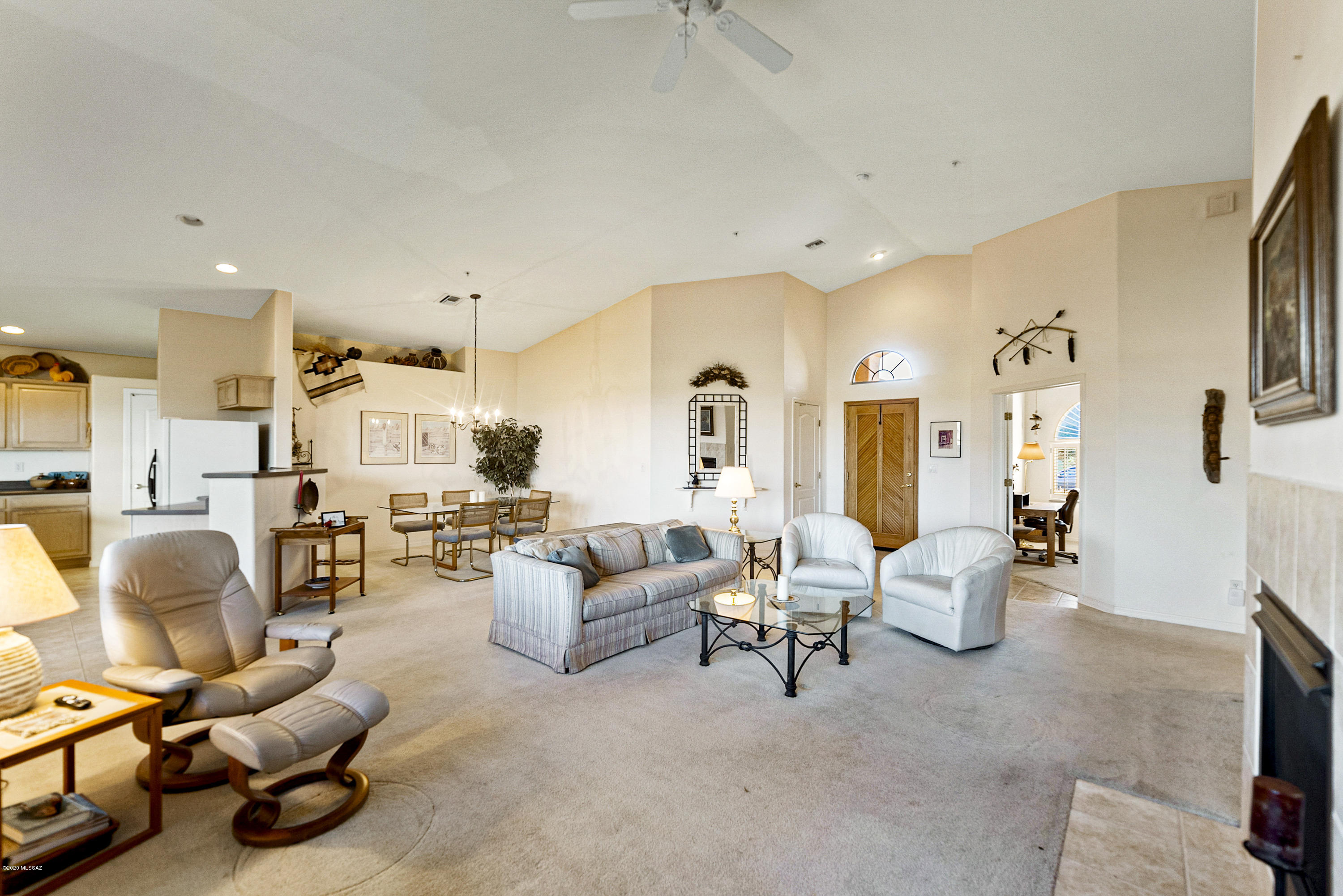 2837 S Greenside Place