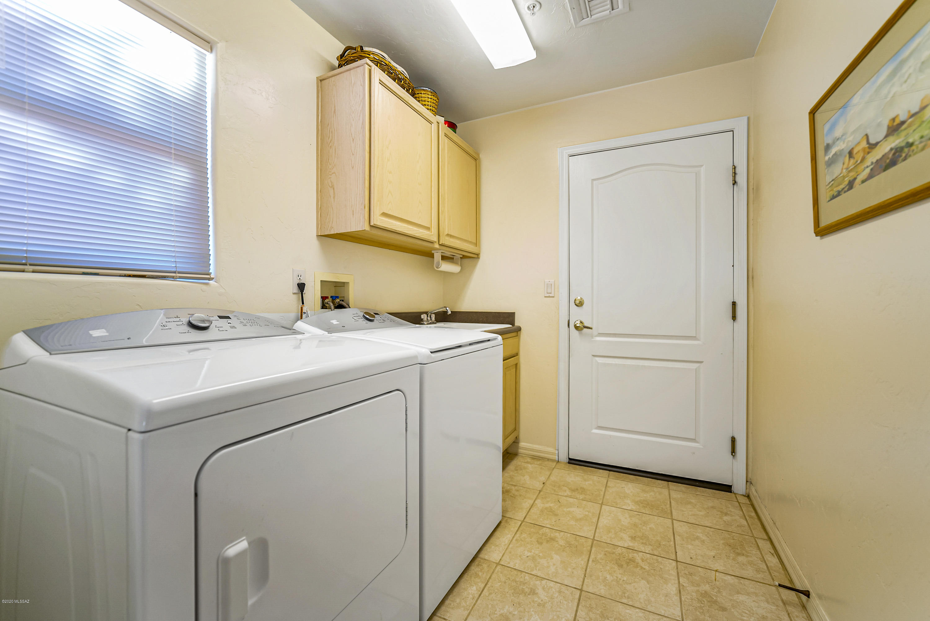 2837 S Greenside Place