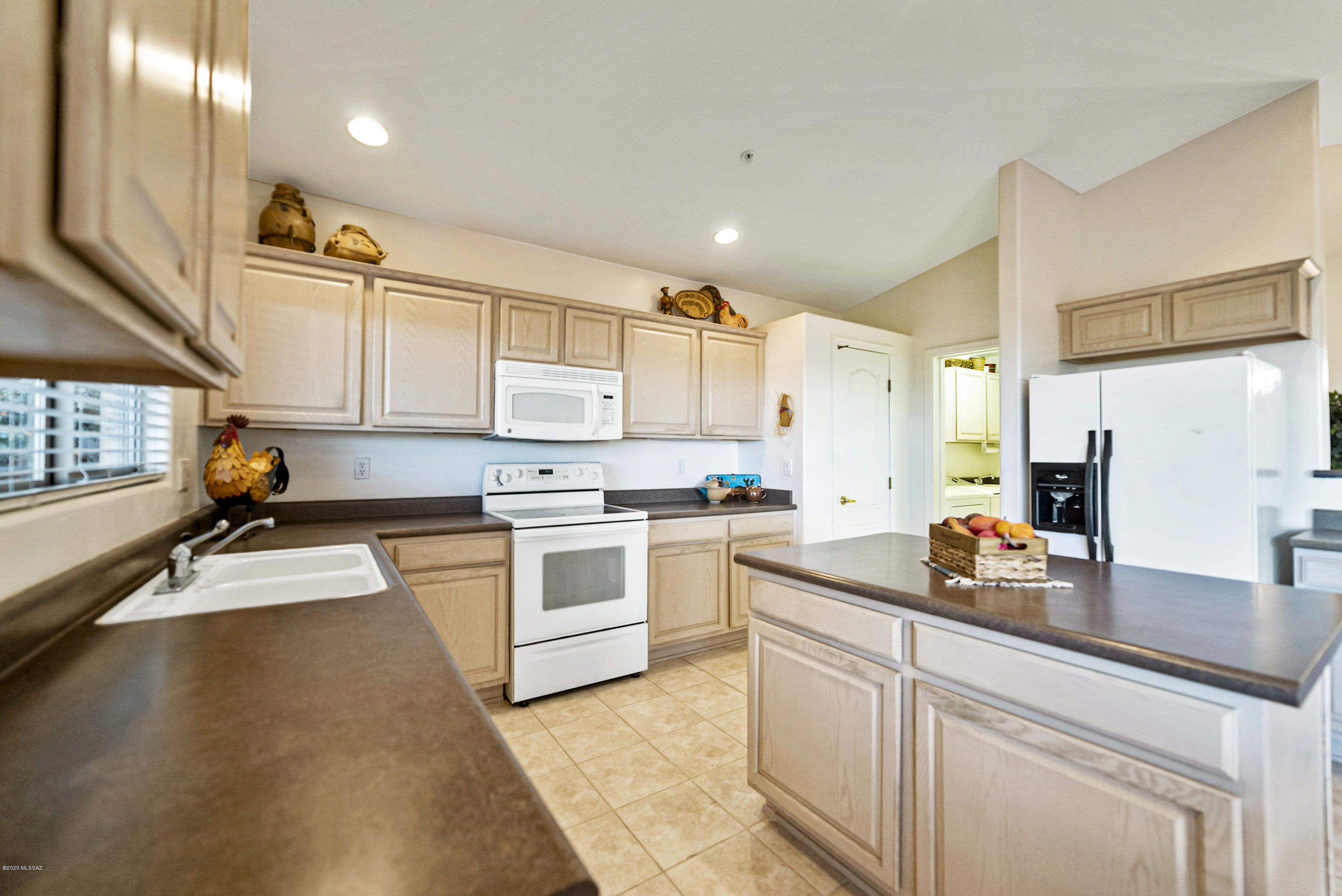 2837 S Greenside Place