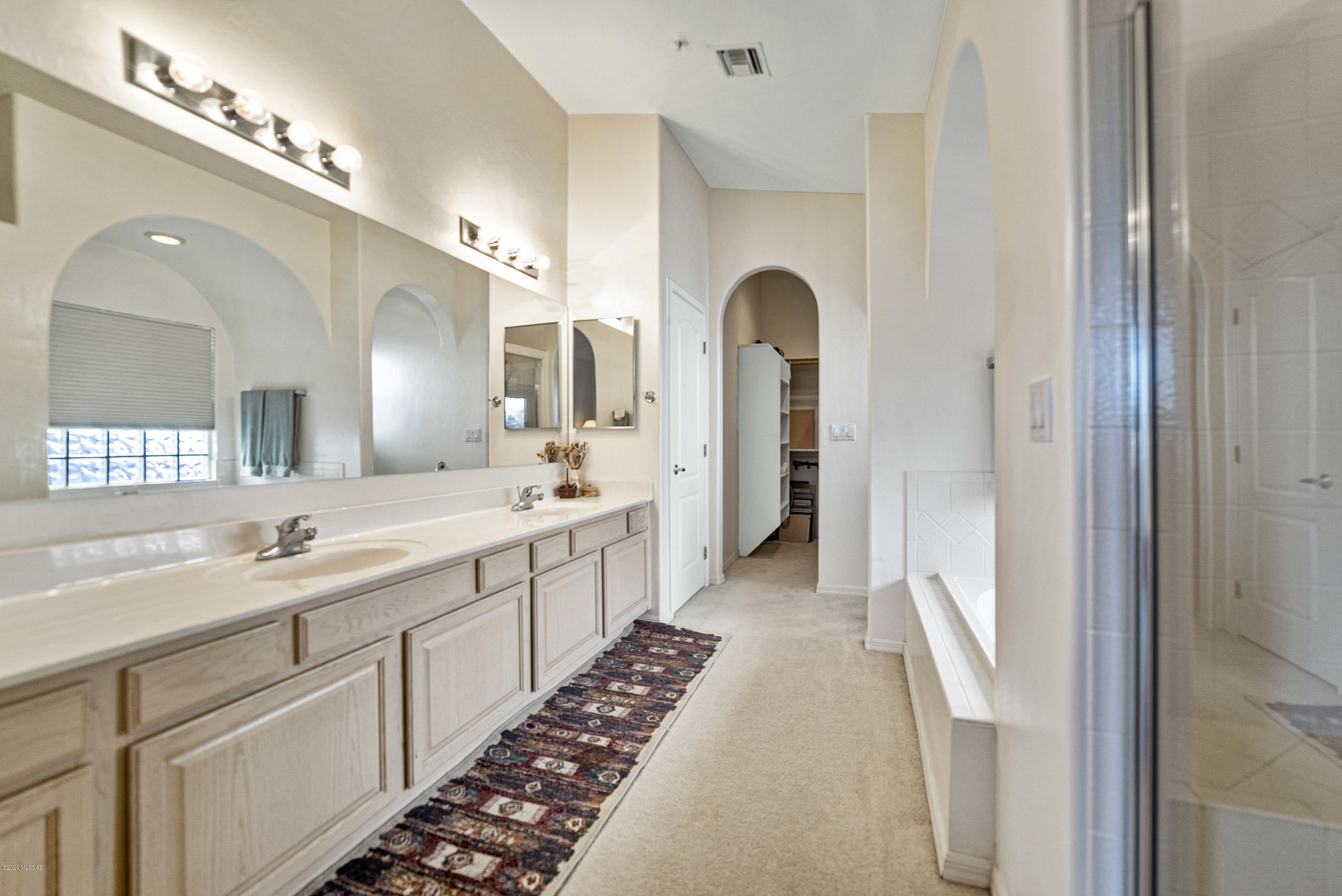 2837 S Greenside Place