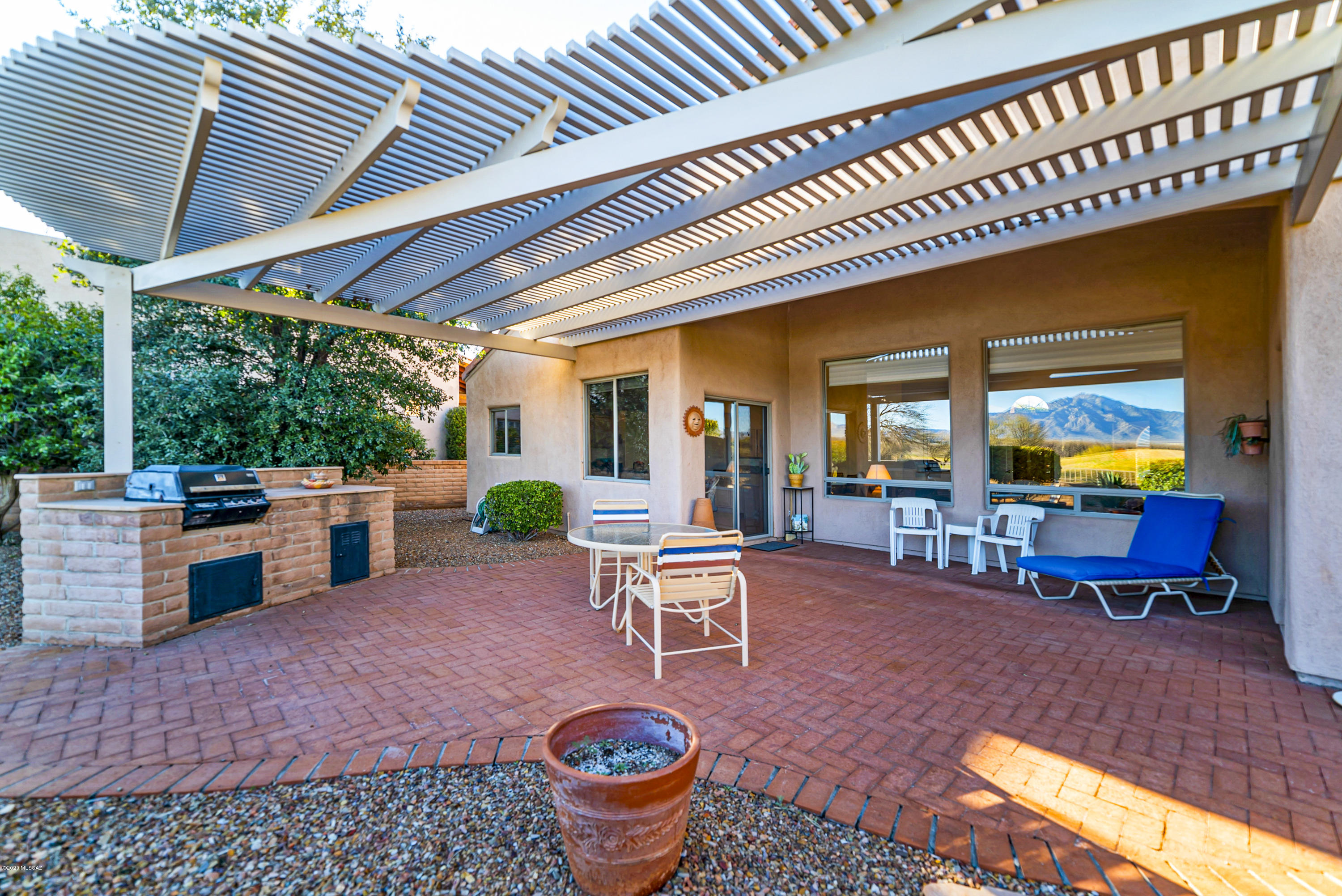 2837 S Greenside Place