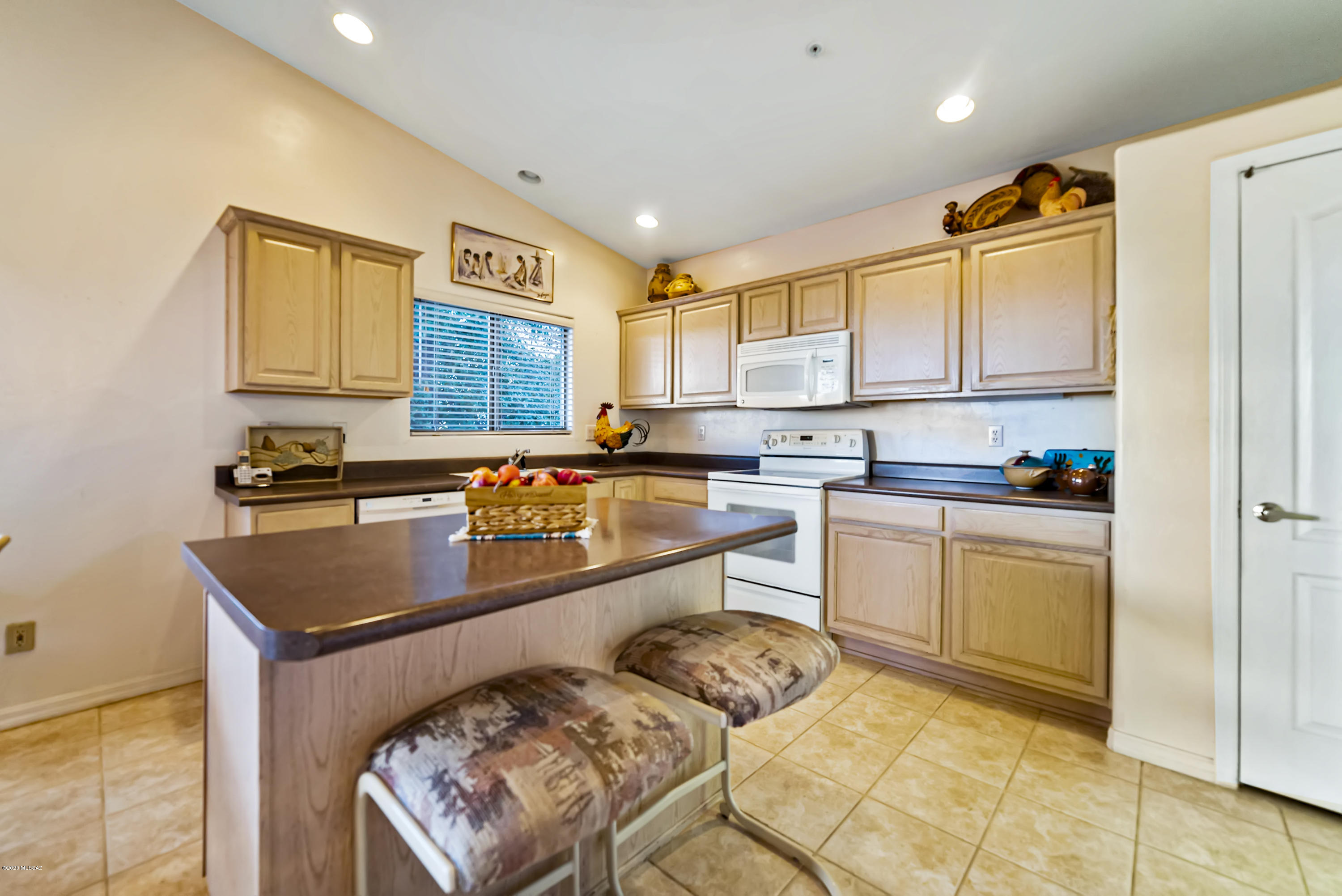 2837 S Greenside Place