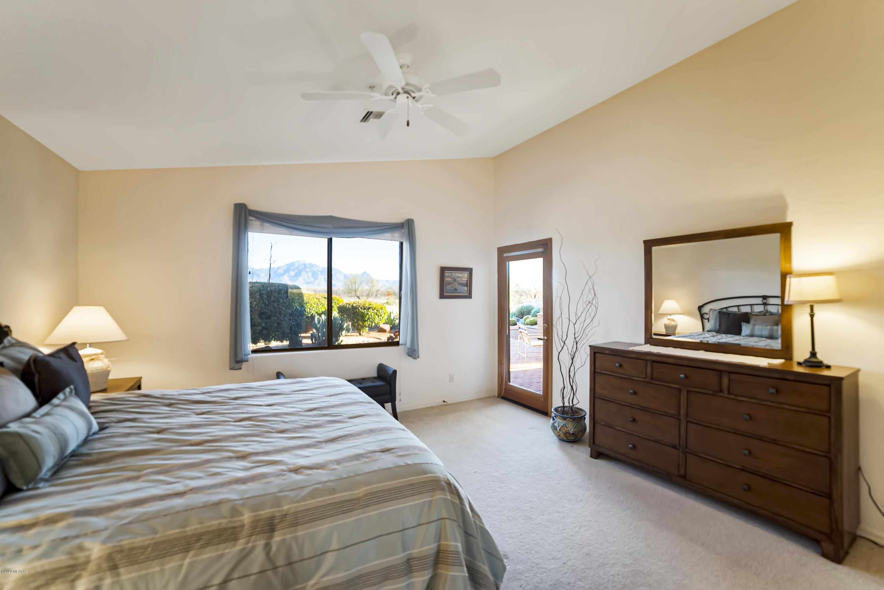 2837 S Greenside Place