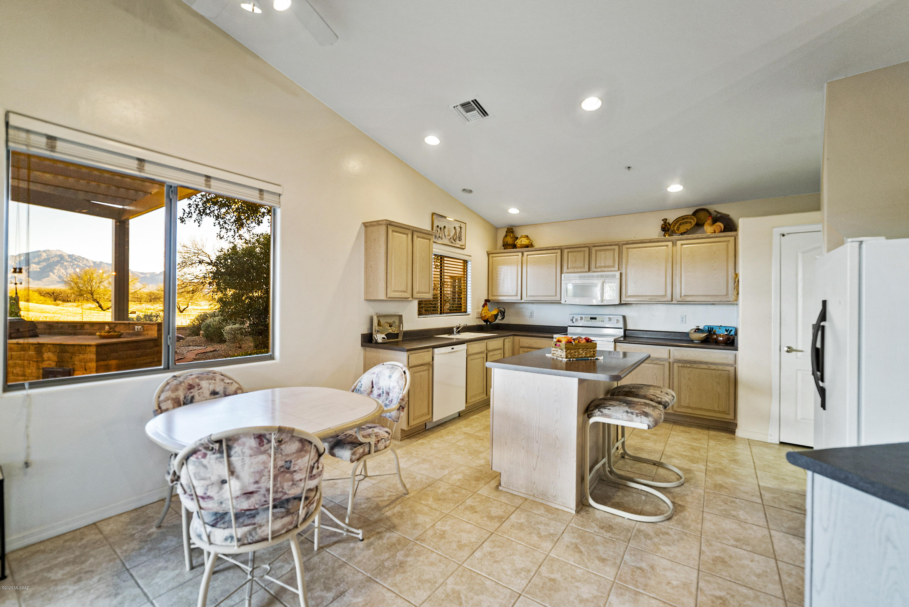 2837 S Greenside Place