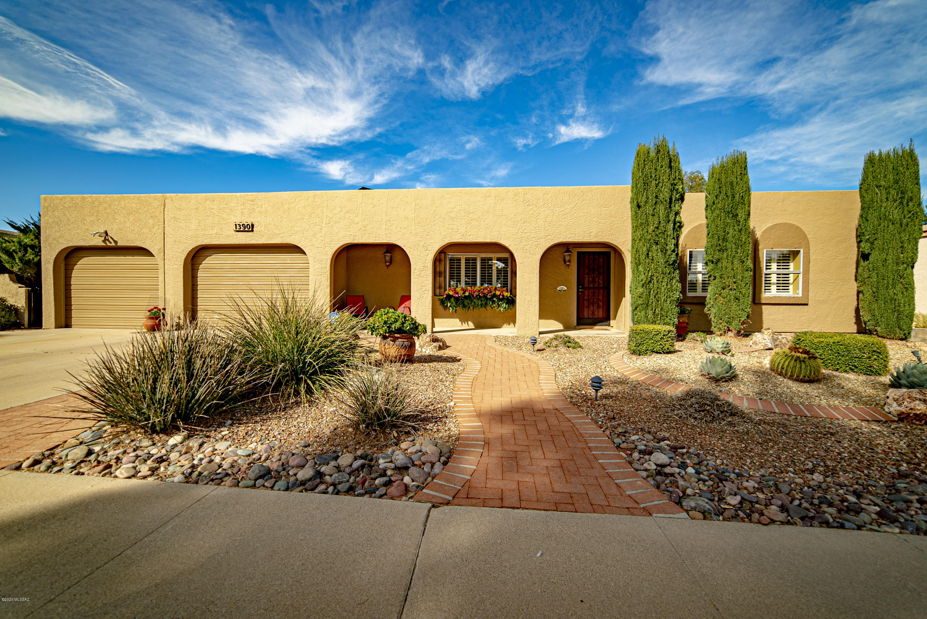 1390 N Paseo De Golf