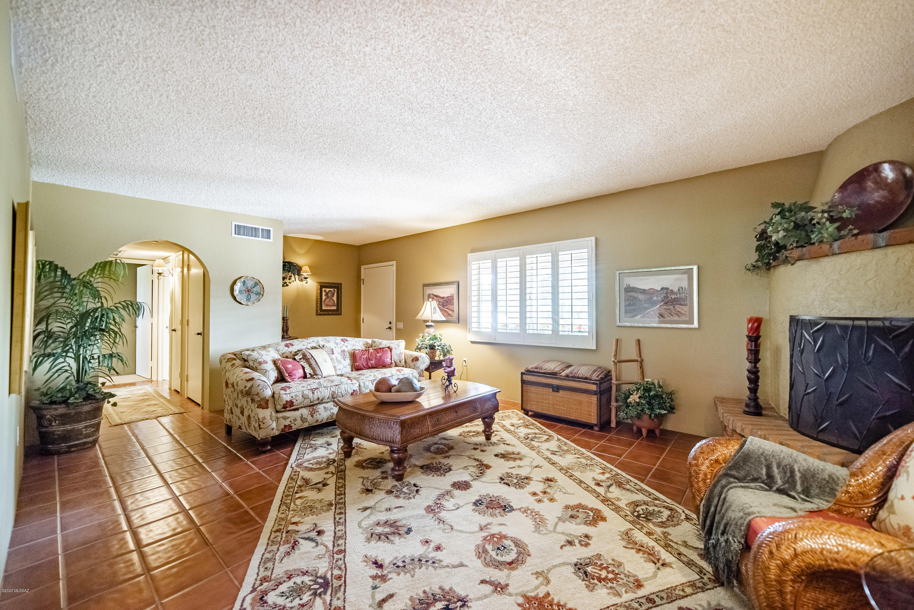 1390 N Paseo De Golf