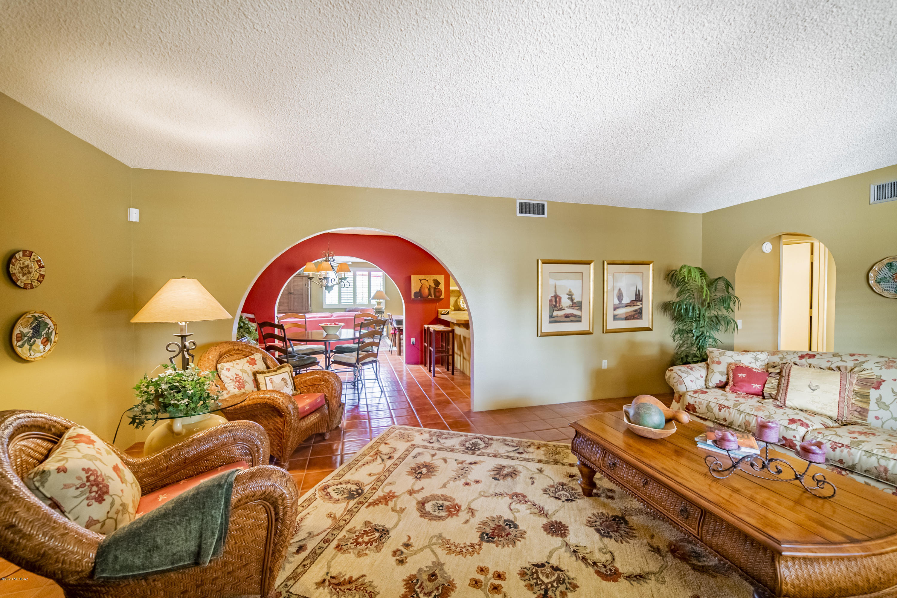 1390 N Paseo De Golf