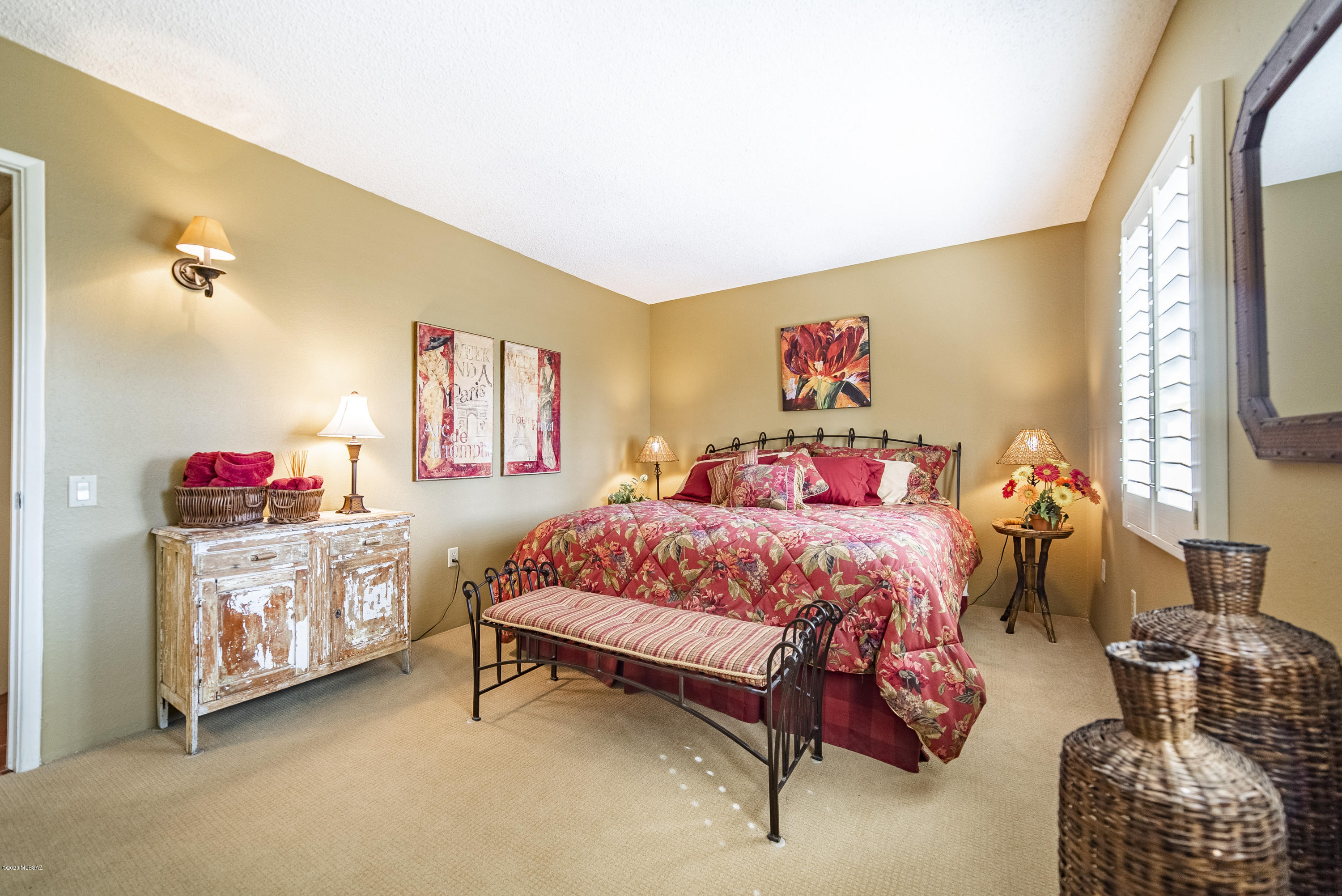 1390 N Paseo De Golf