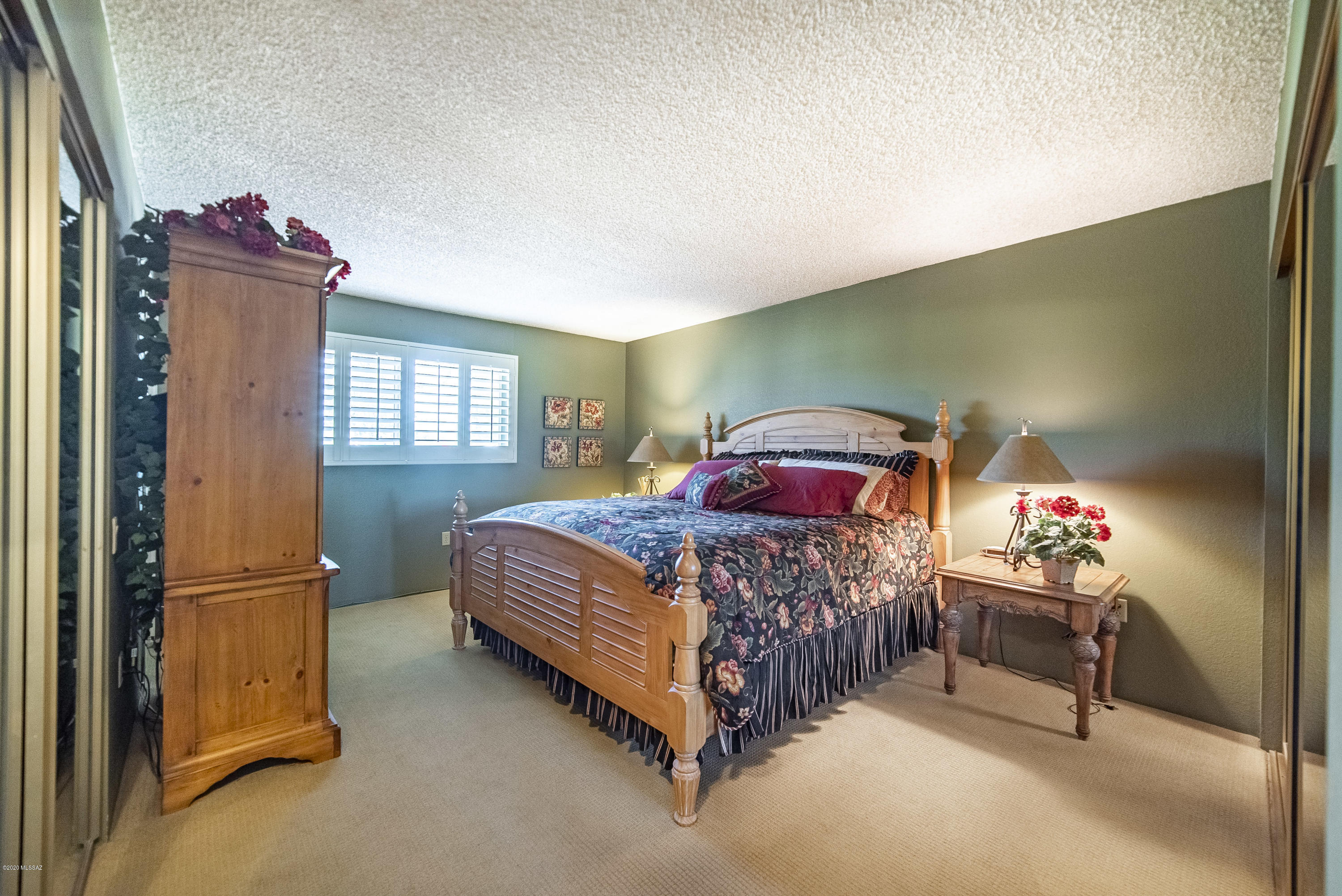 1390 N Paseo De Golf