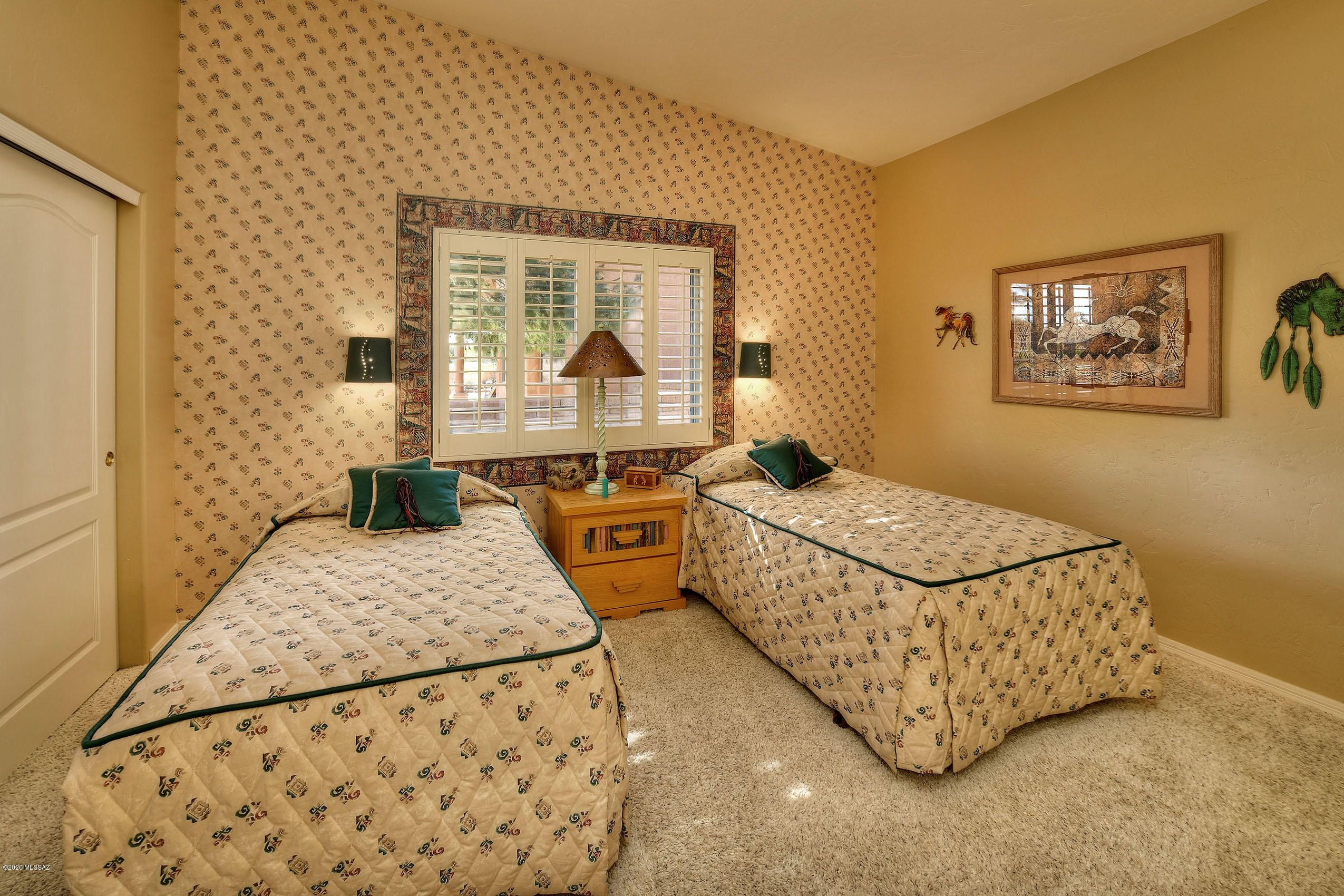 621 W Waterview Drive