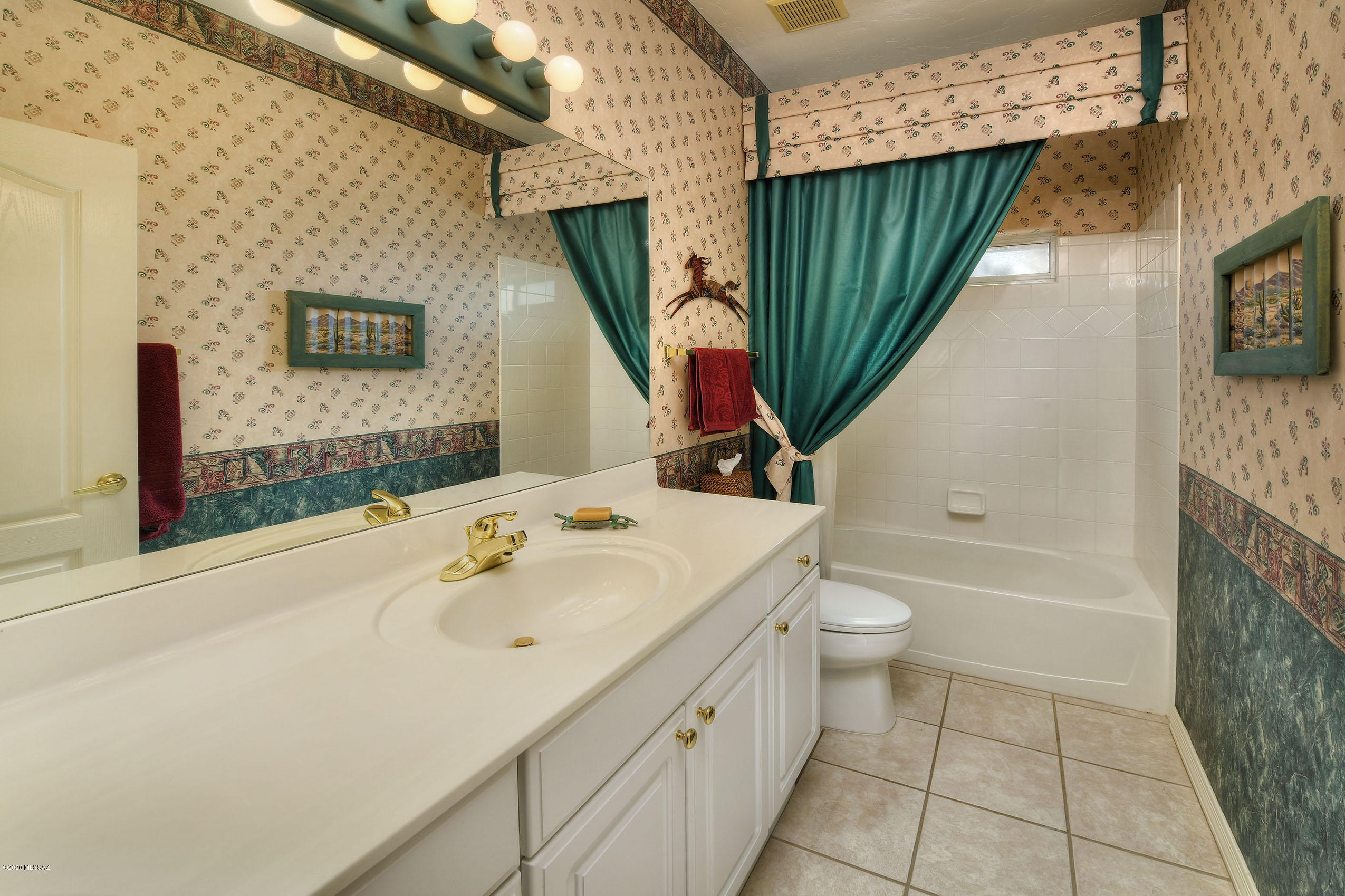 621 W Waterview Drive