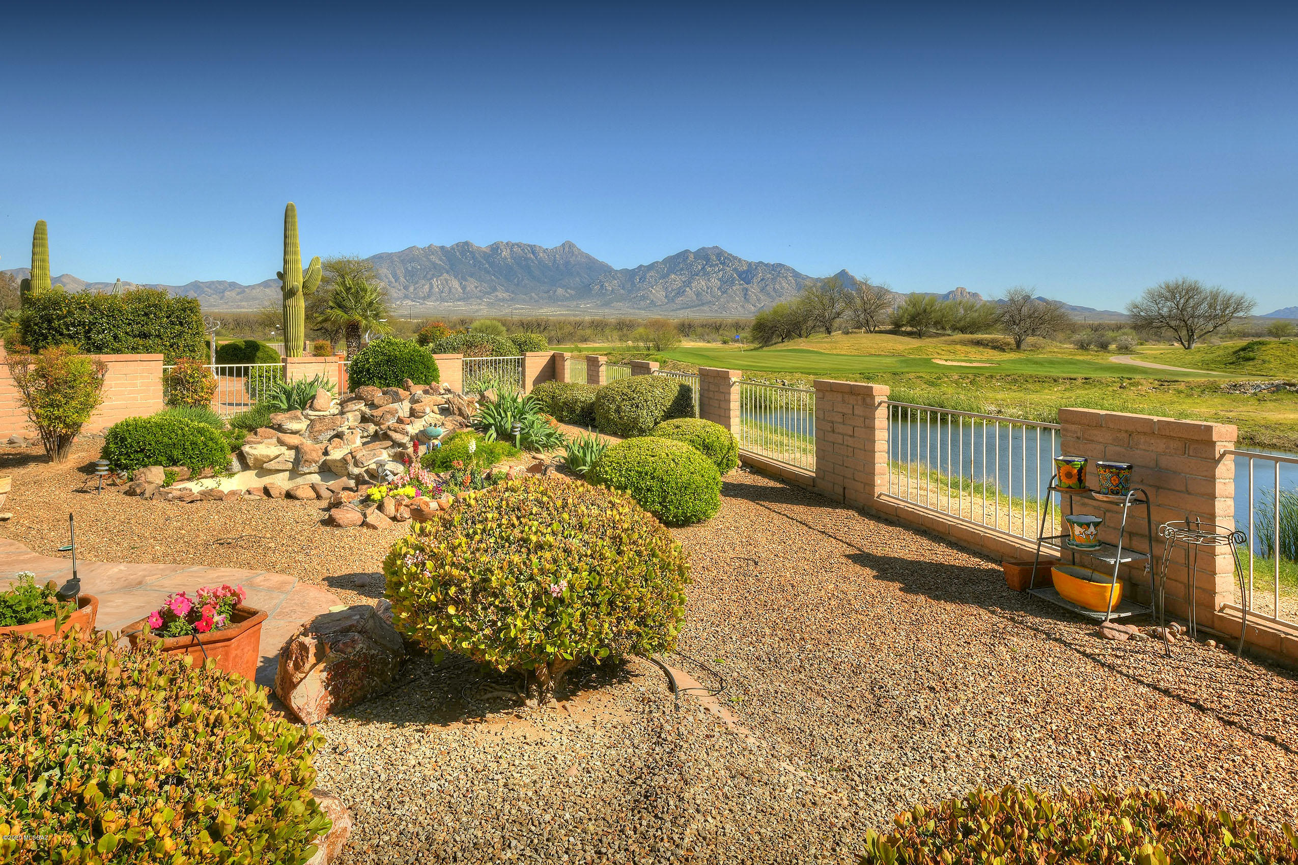 621 W Waterview Drive