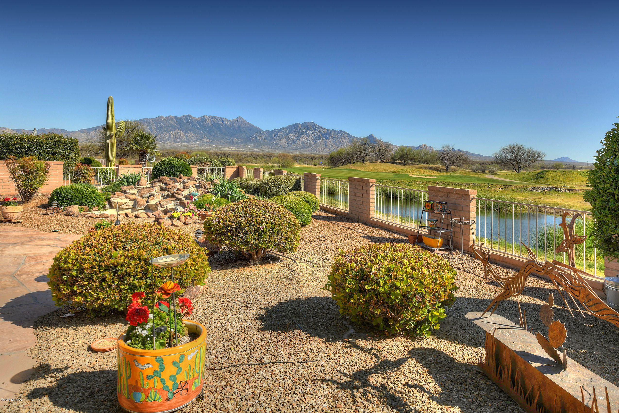 621 W Waterview Drive