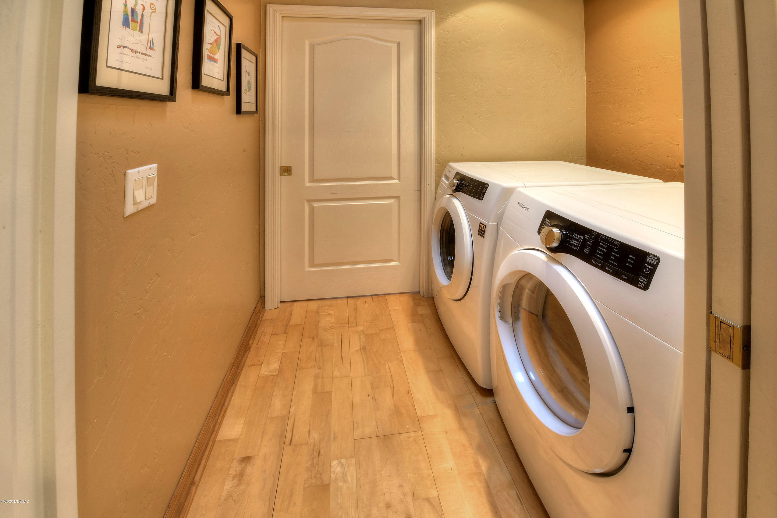 621 W Waterview Drive