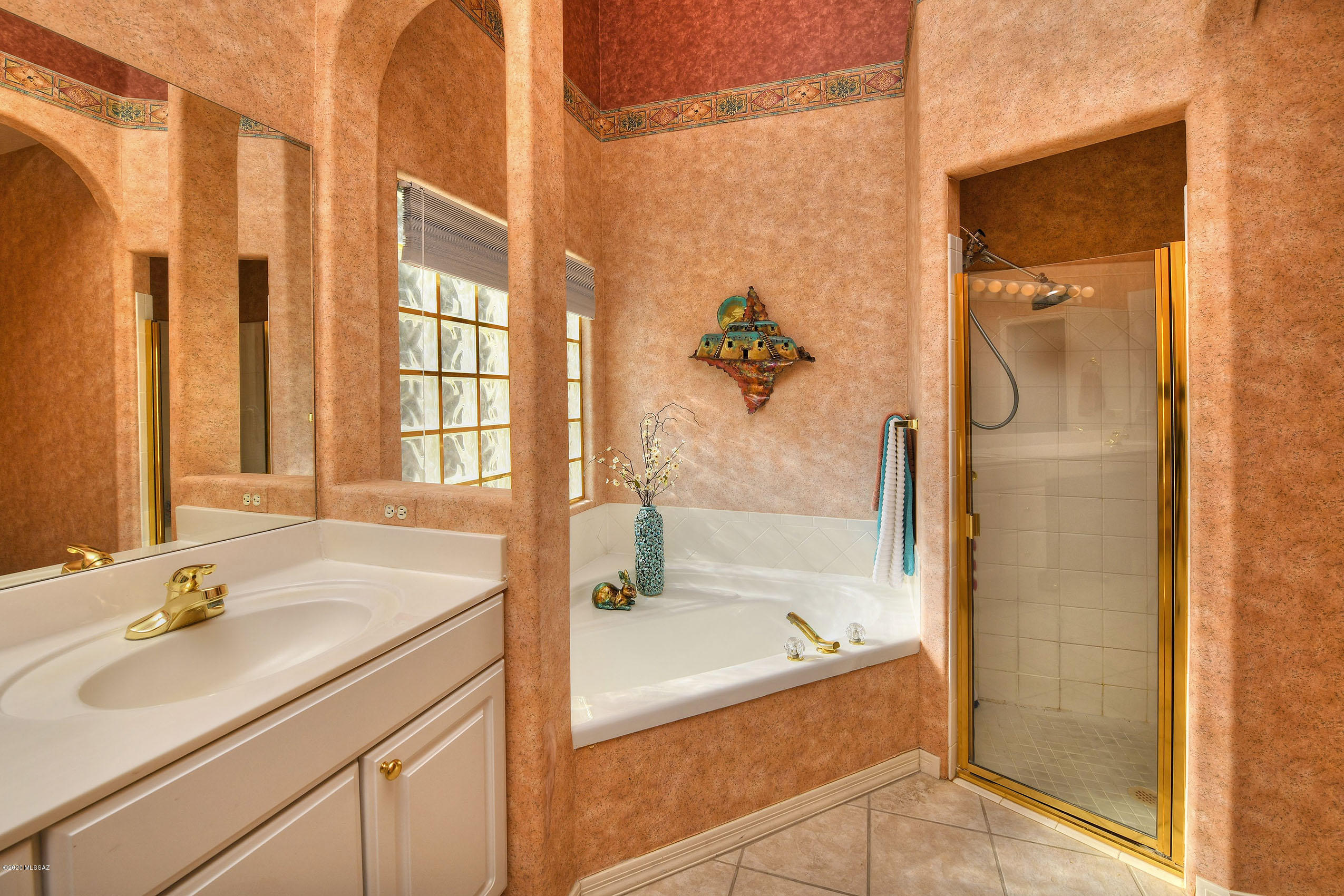 621 W Waterview Drive