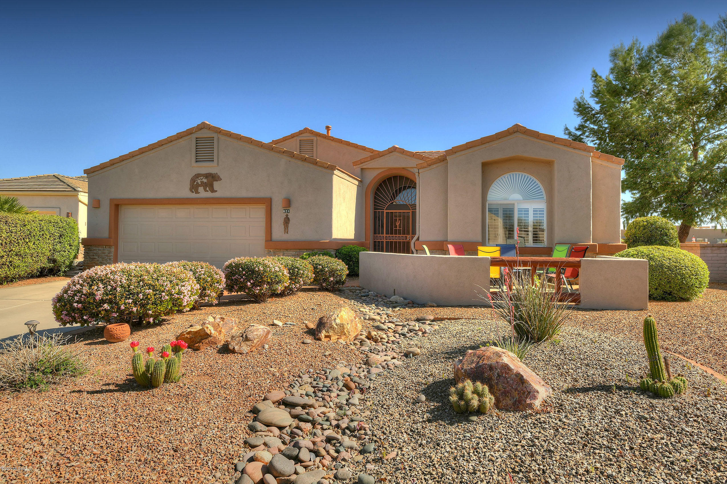 621 W Waterview Drive